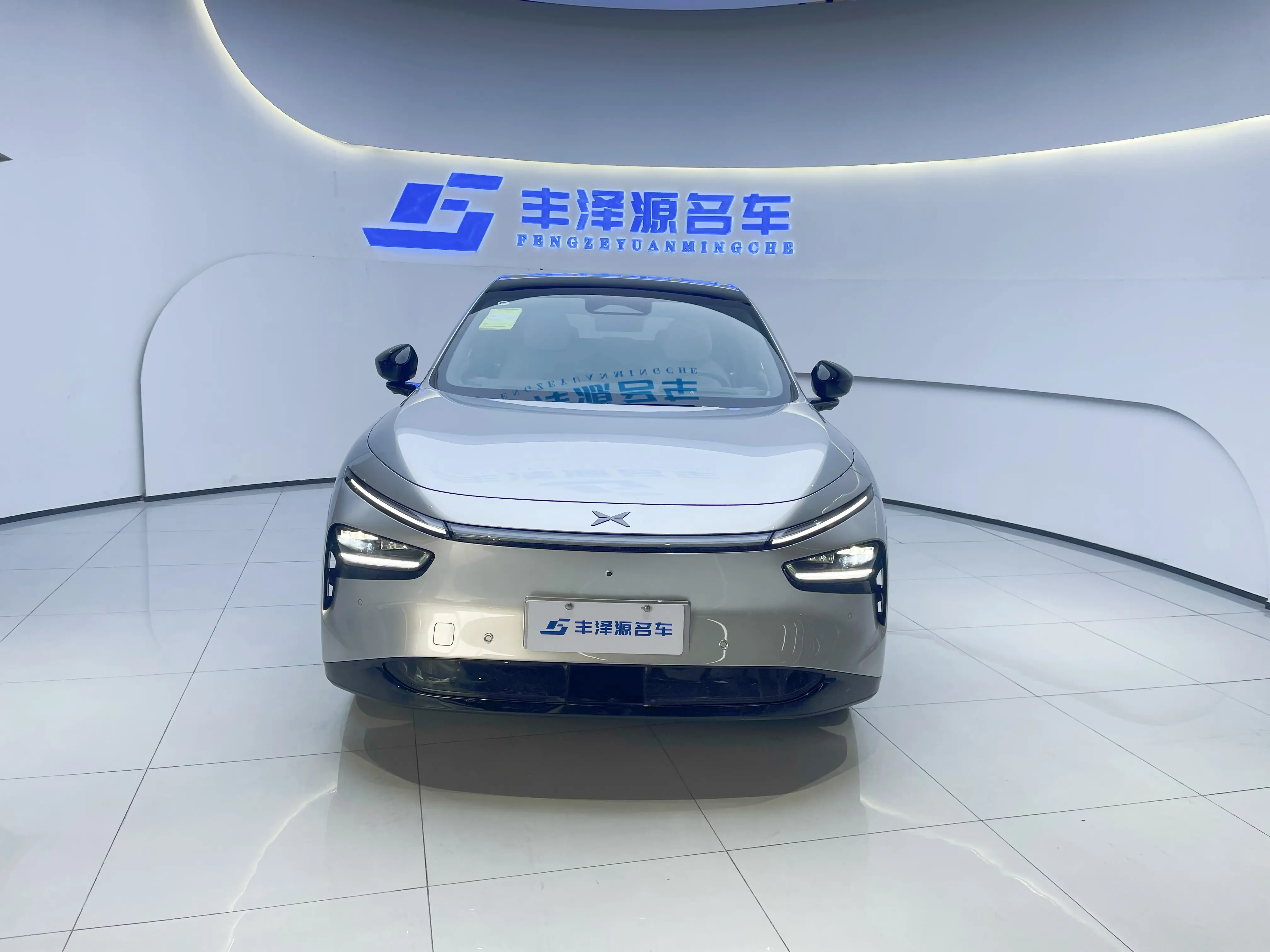 Xpeng G7  из Китая