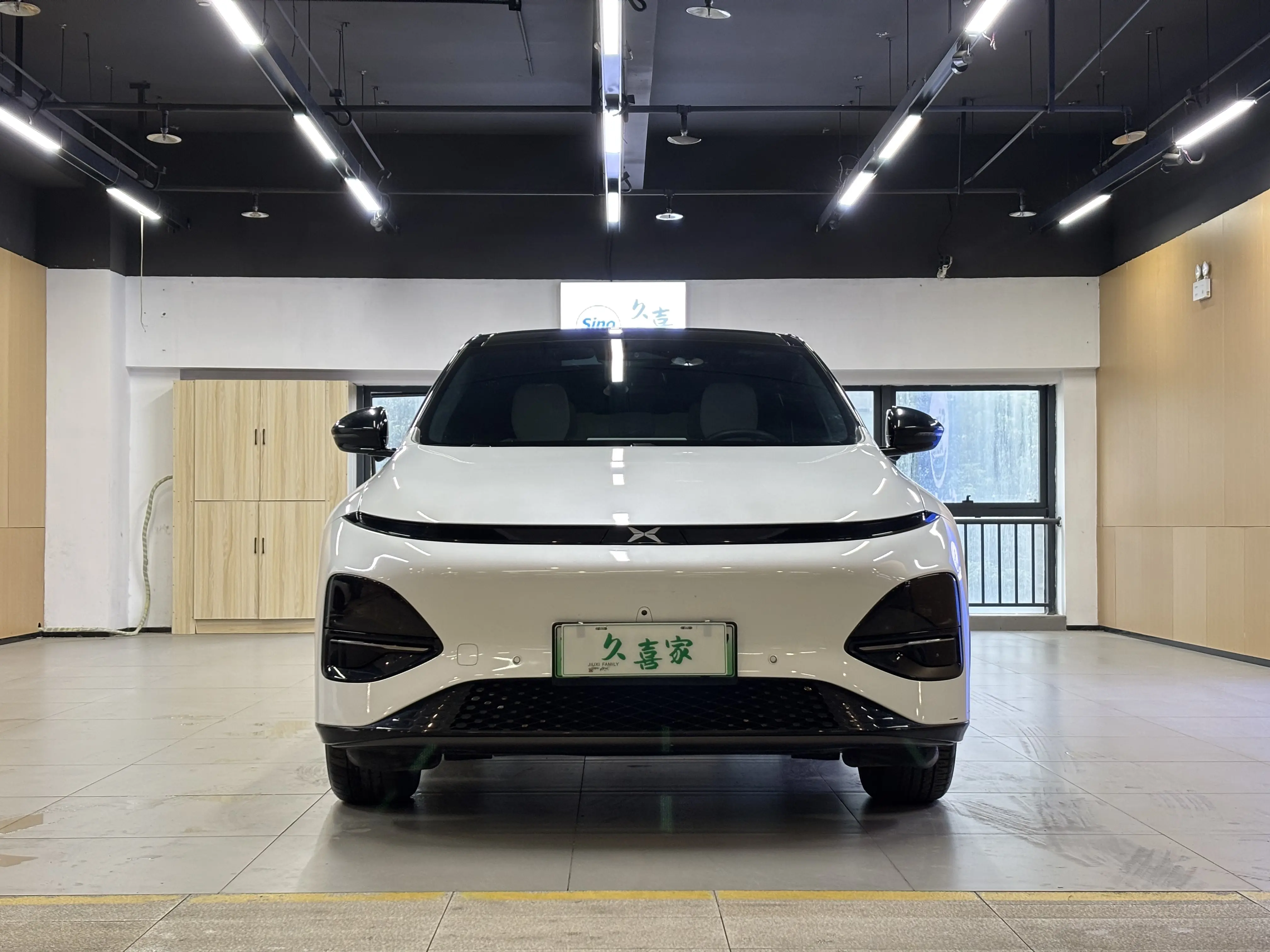 Xpeng G6  из Китая