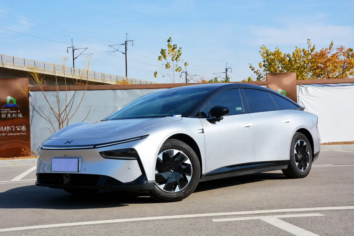 Xpeng P7+  из Китая