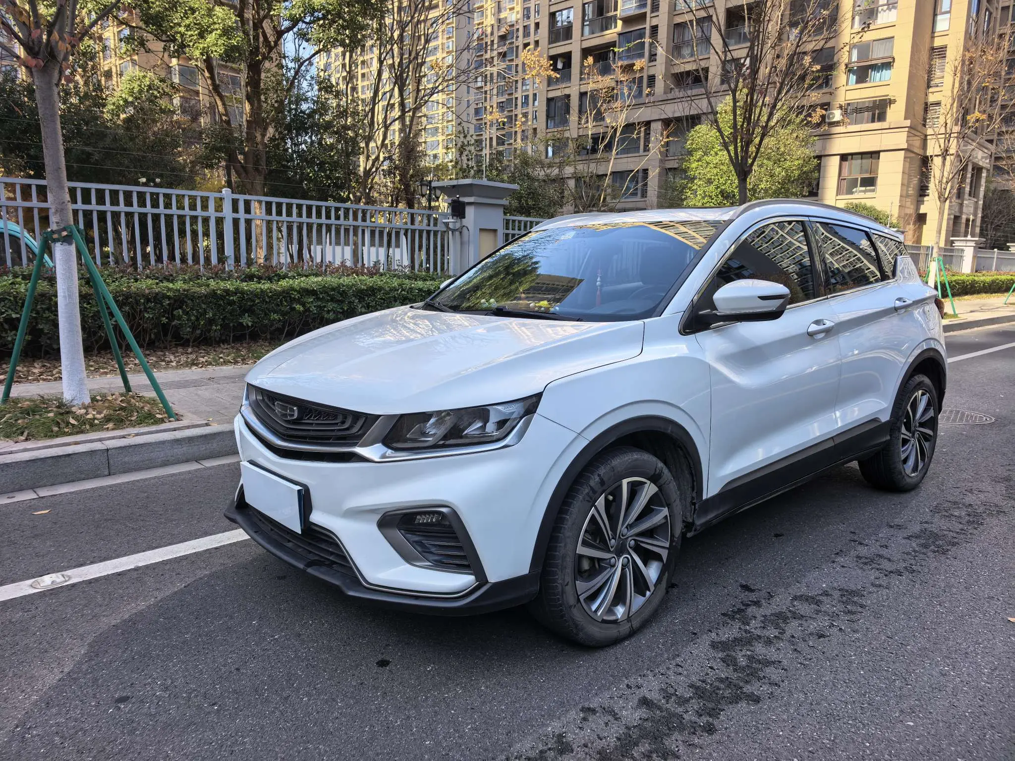 Geely Coolray SX11 (Binyue)  из Китая