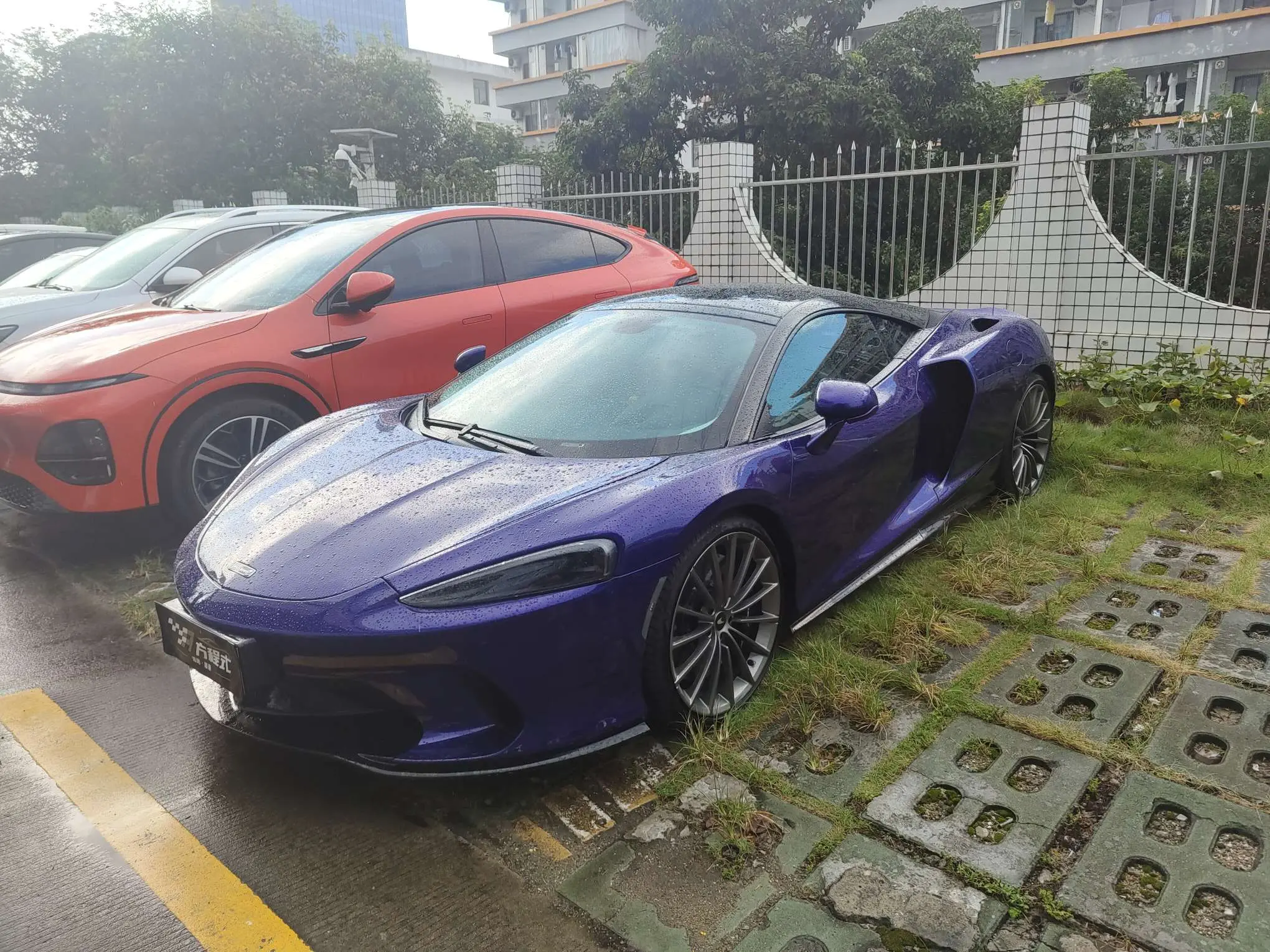 McLaren GT  из Китая