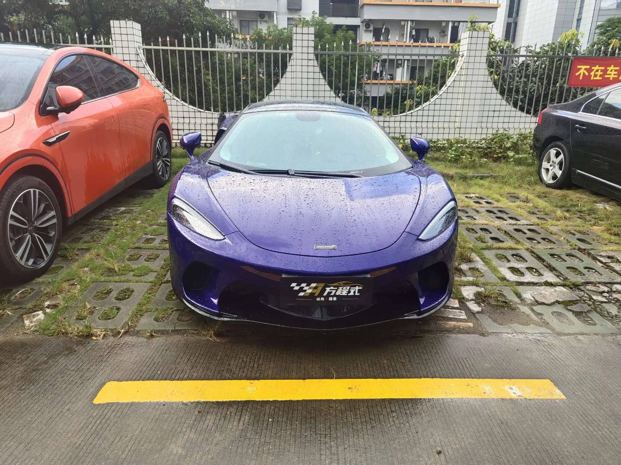 McLaren GT  из Китая