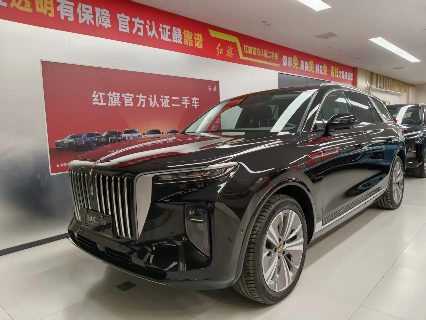 Hongqi E-HS9  из Китая
