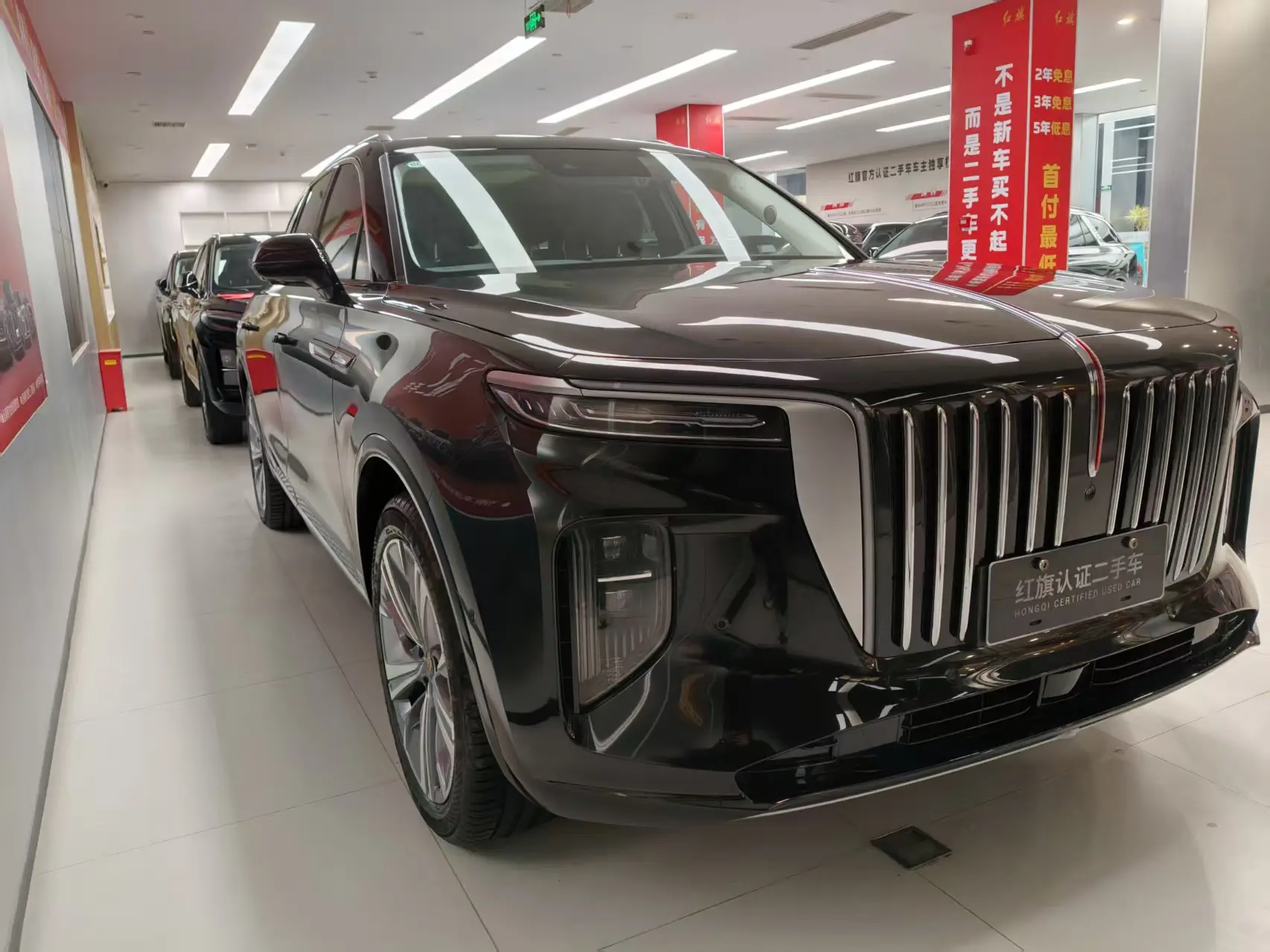 Hongqi E-HS9  из Китая