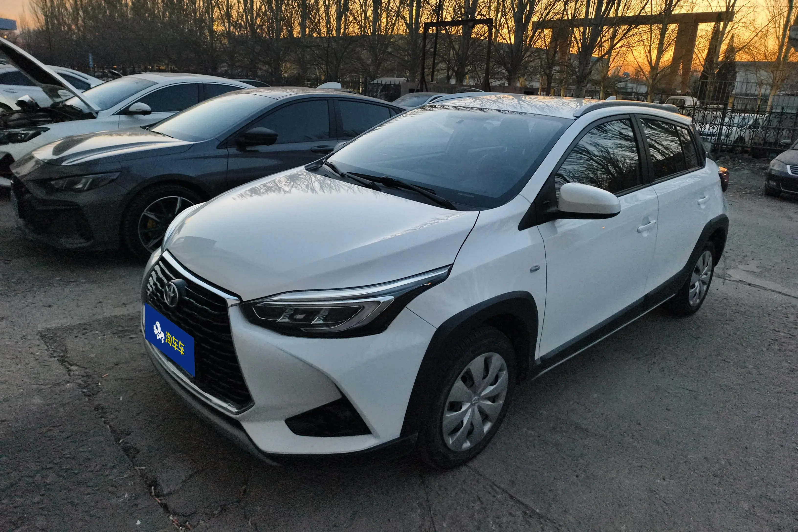 Toyota Yaris L  из Китая