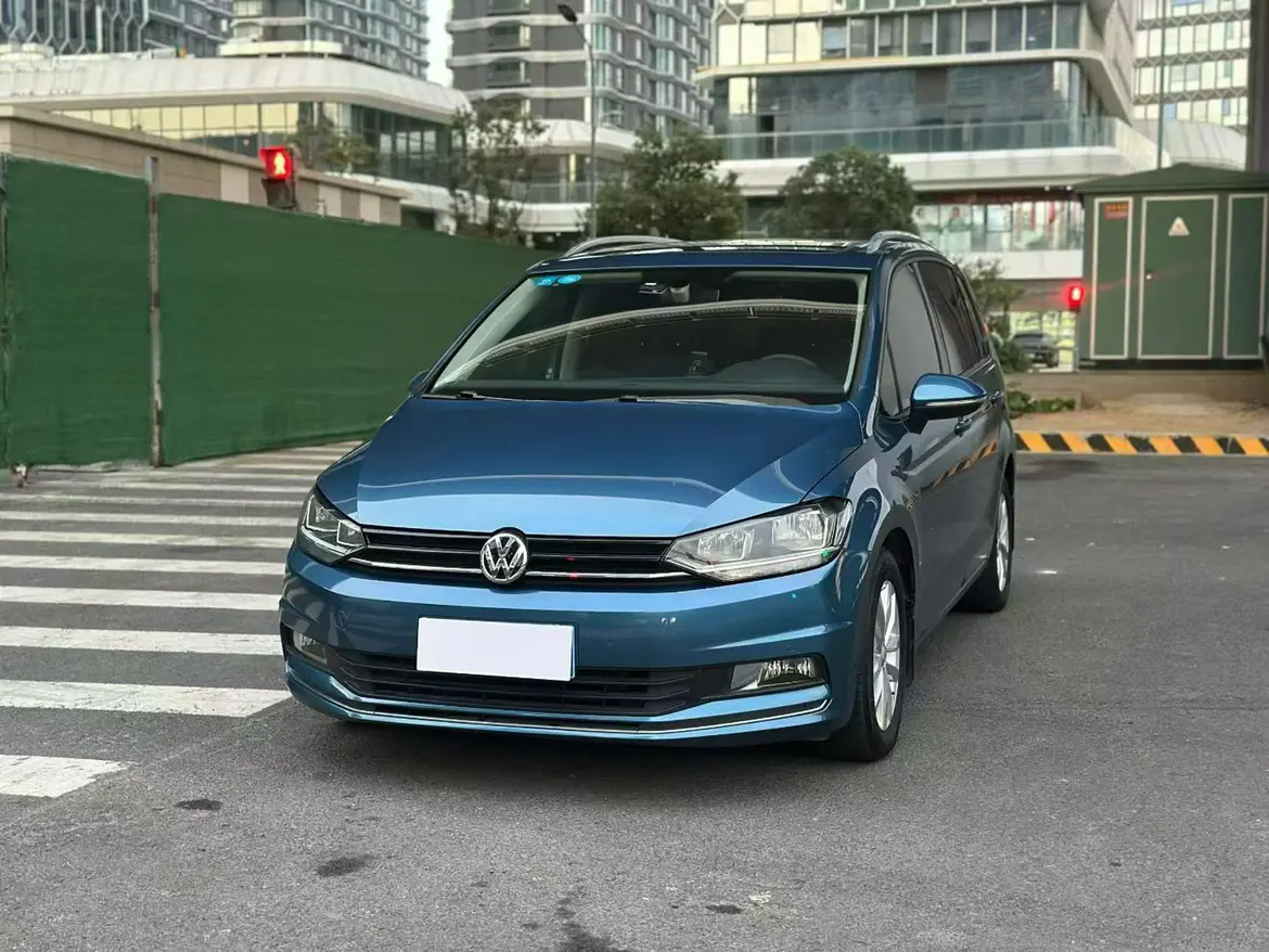 Volkswagen Touran L  из Китая
