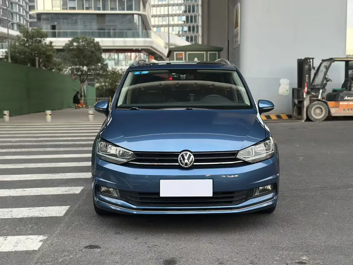 Volkswagen Touran L  из Китая