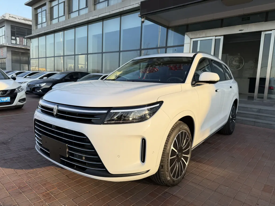 AITO M7 (Wenjie M7)  из Китая