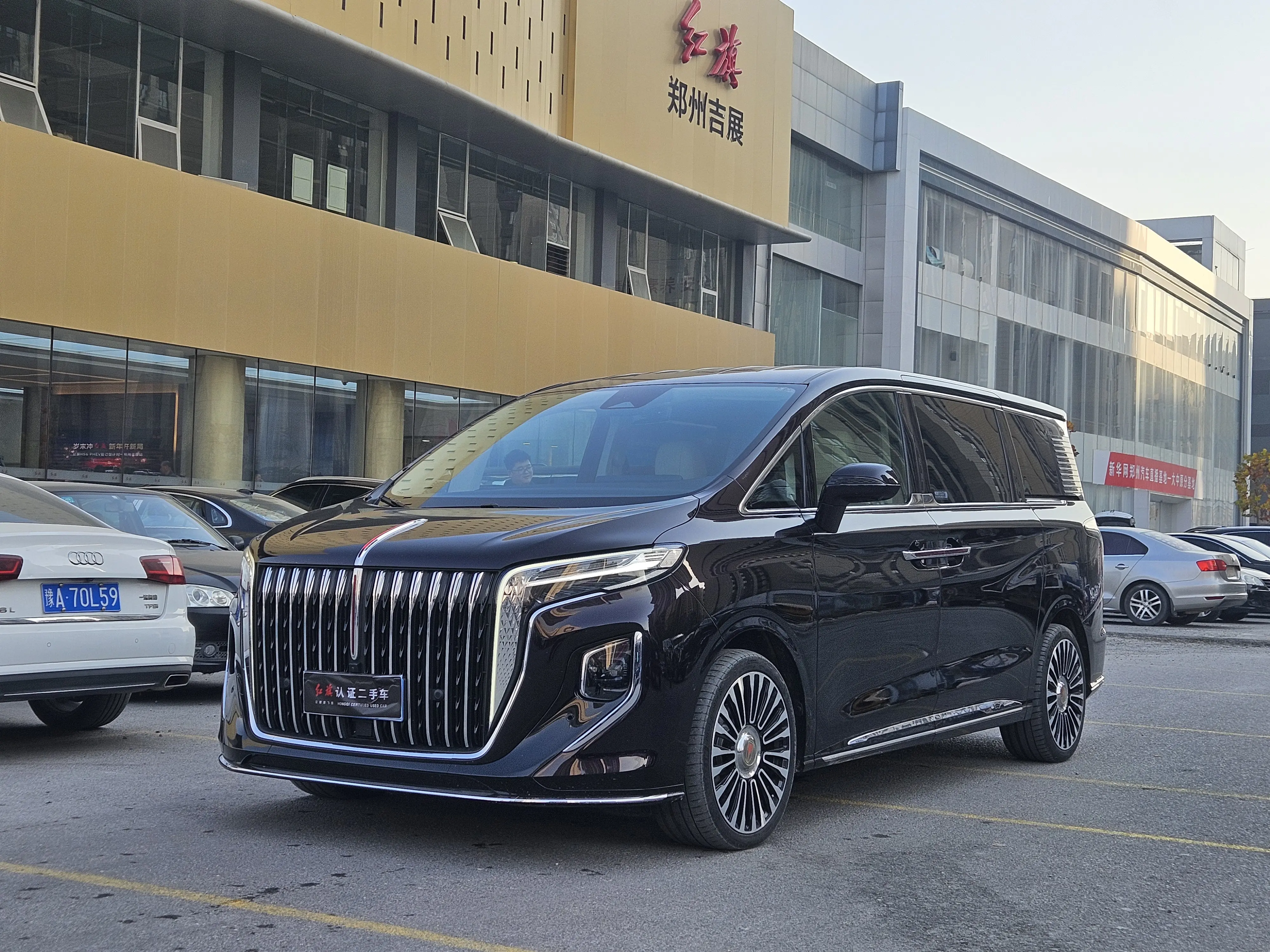 Hongqi HQ9  из Китая