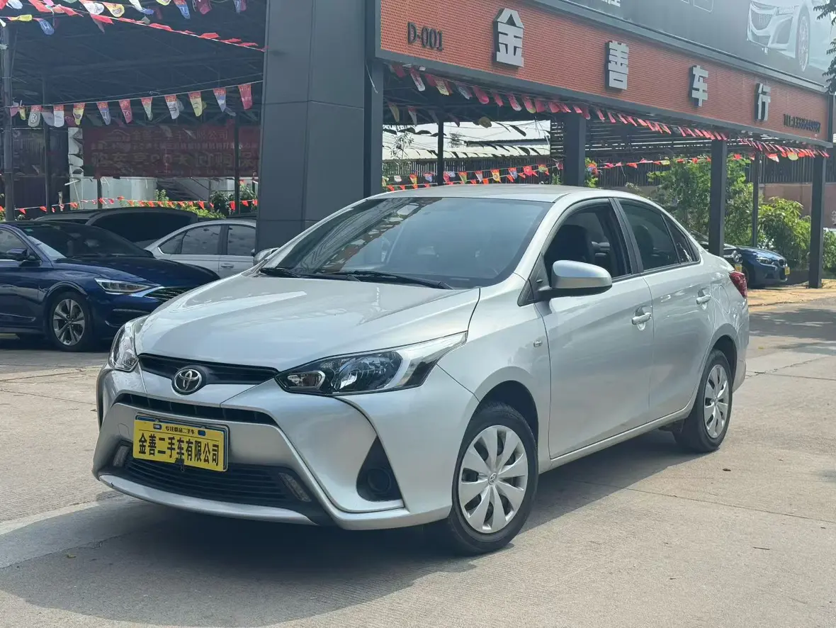Toyota YARiS L Enjoy  из Китая