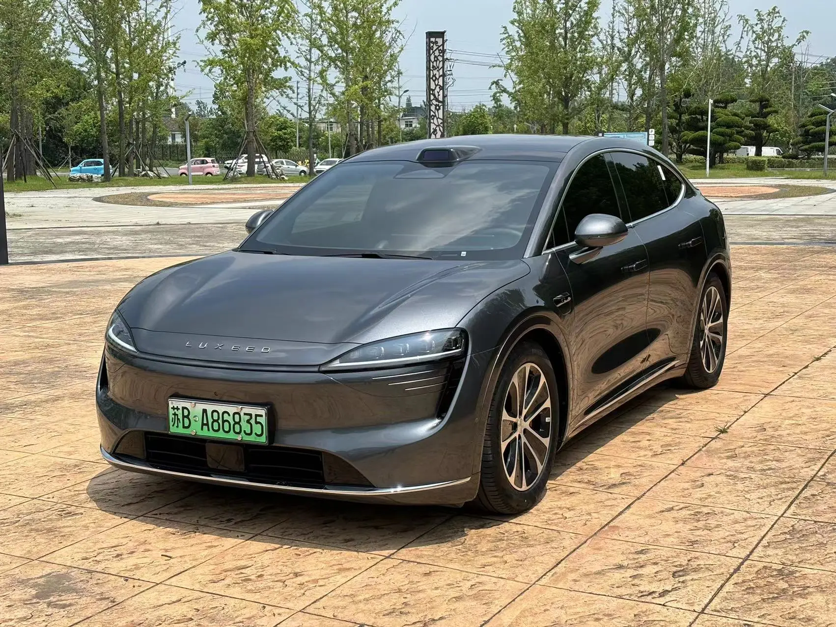 Luxeed Zhijie R7  из Китая