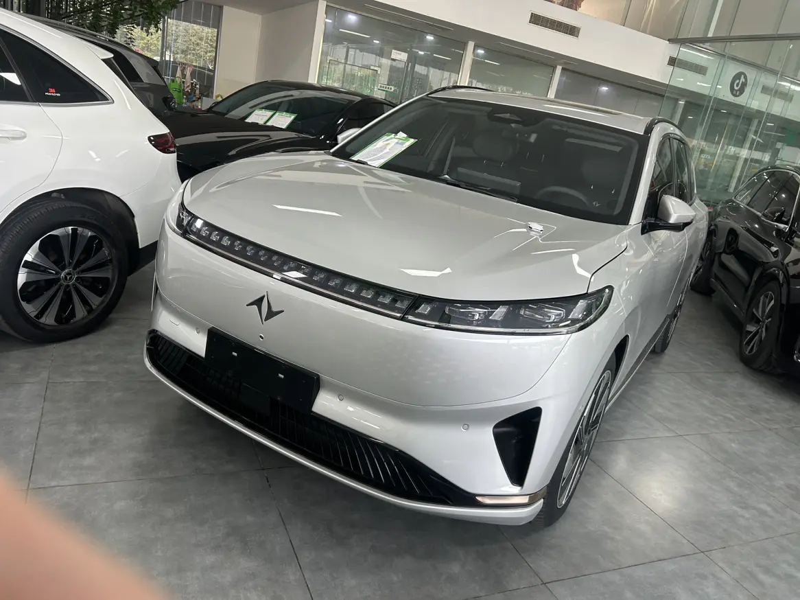 Dongfeng Eπ008  из Китая