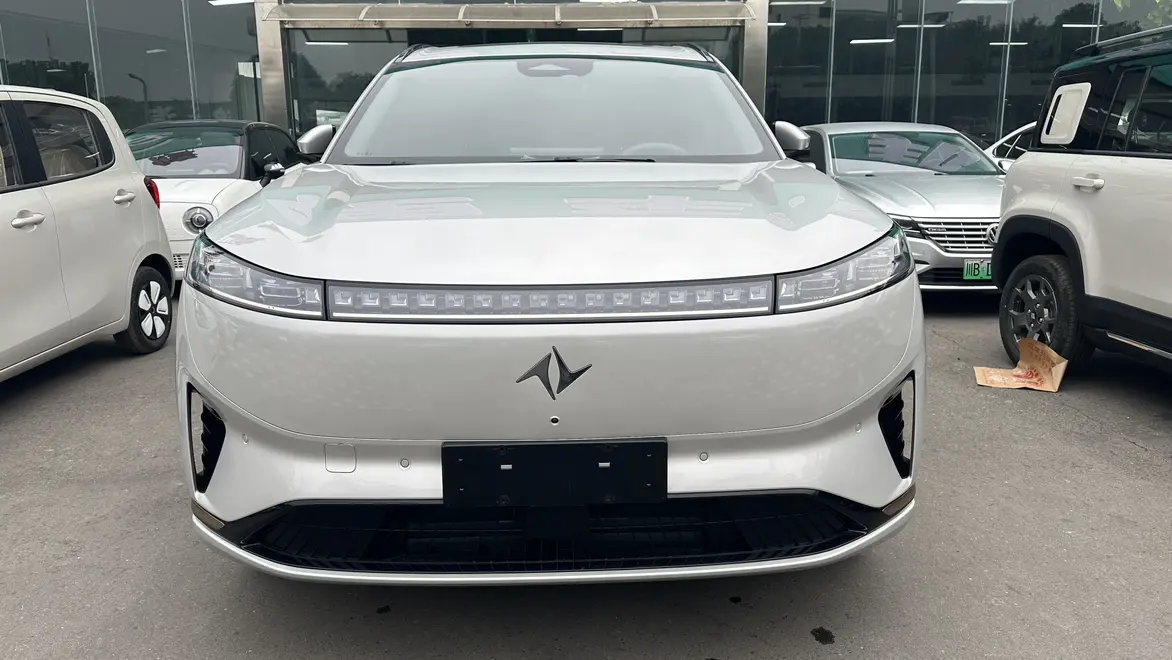 Dongfeng Eπ008  из Китая