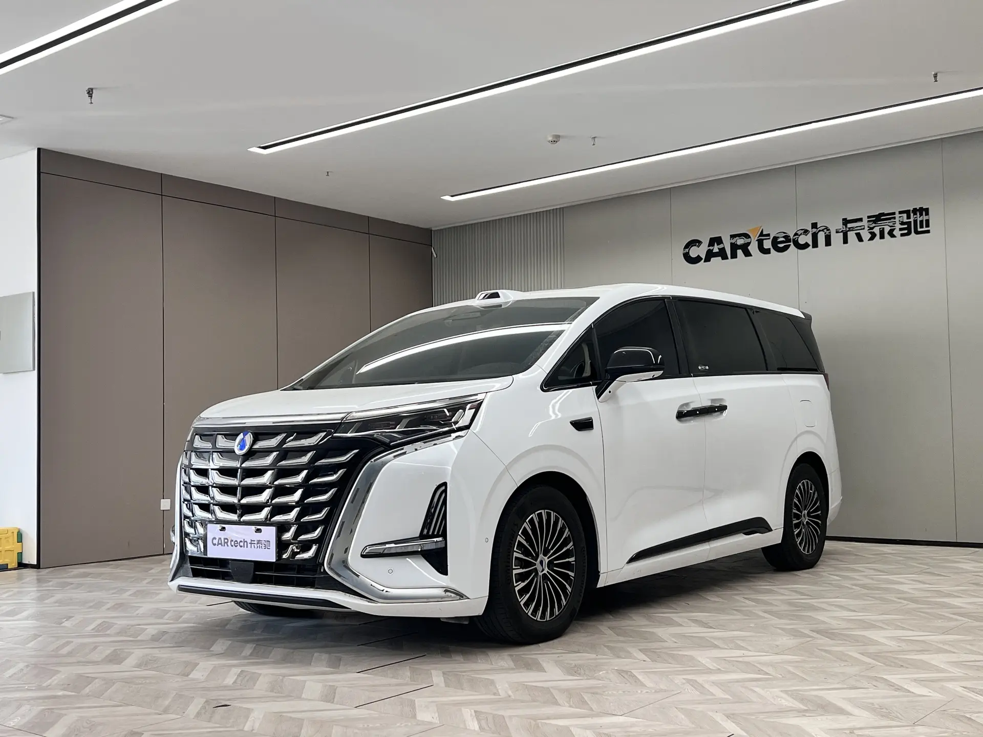 Denza D9 DM  из Китая