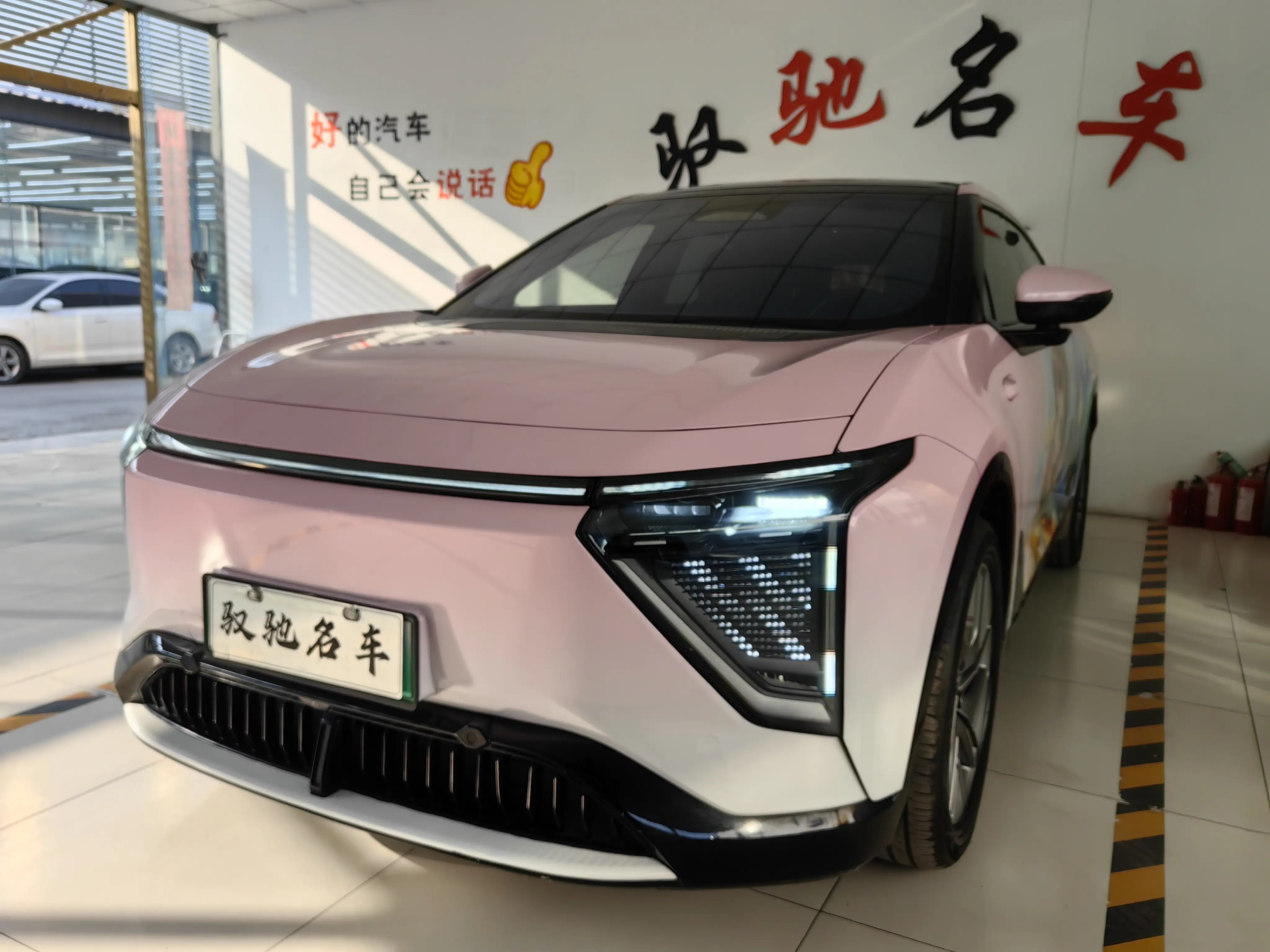 HiPhi Y  из Китая