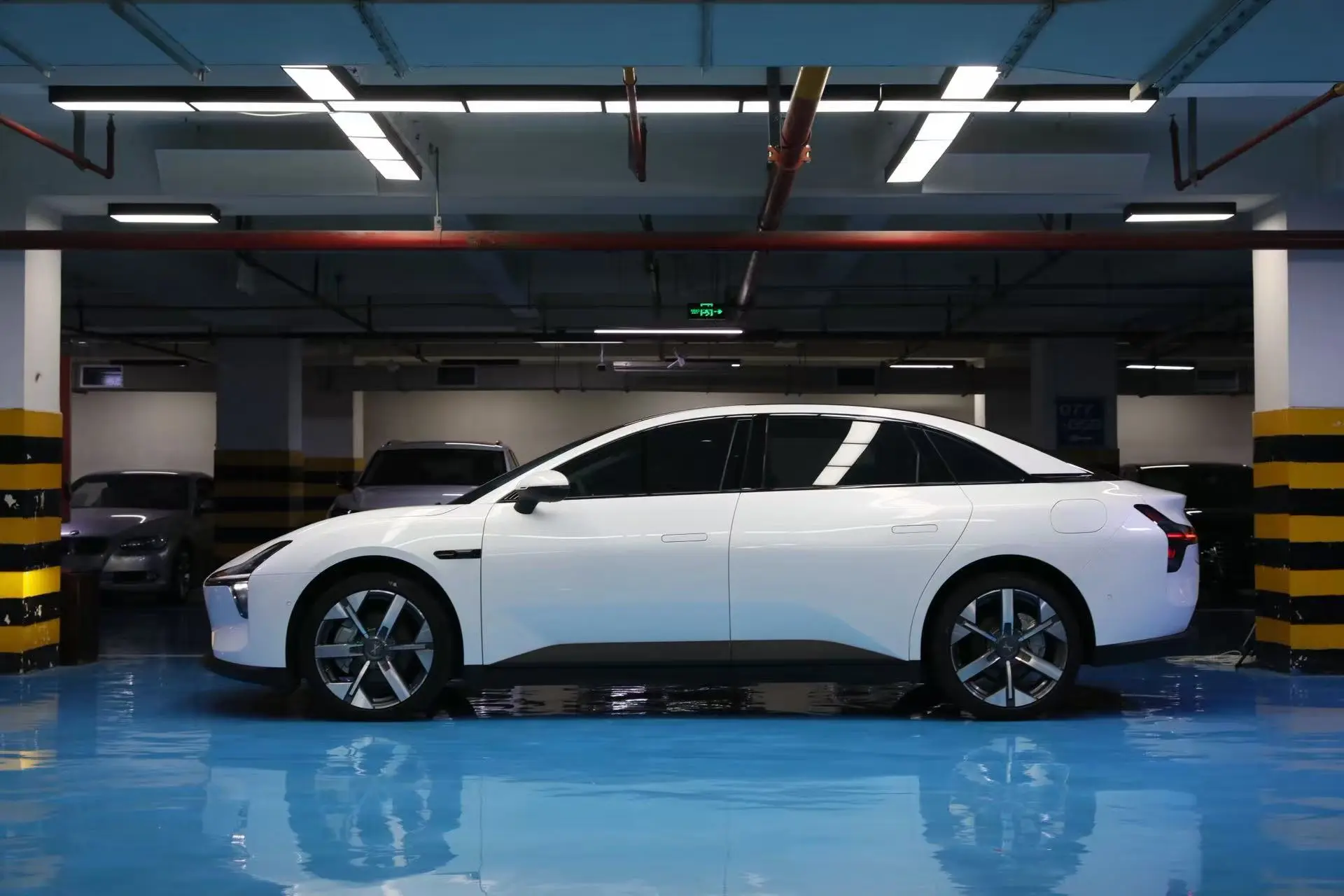 Xpeng Xiaopeng MONA M03  из Китая