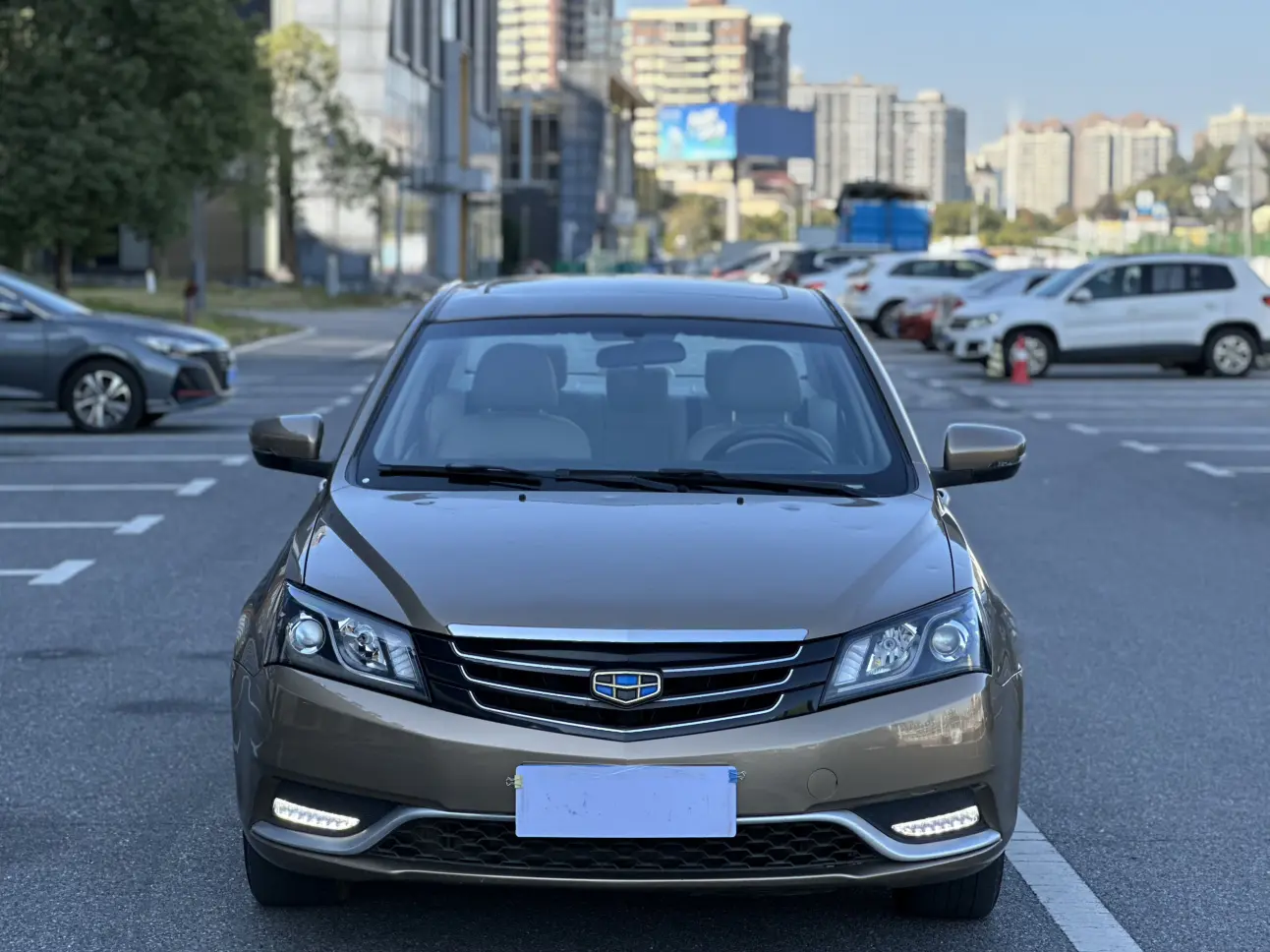 Geely Emgrand  из Китая