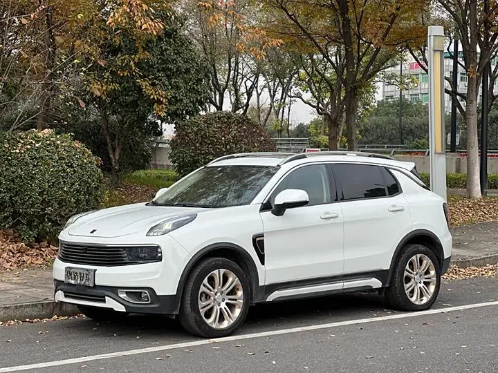 Lynk & Co 01  из Китая