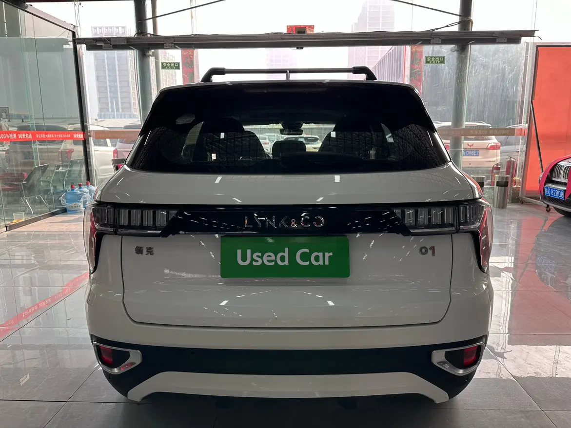 Lynk & Co 01  из Китая