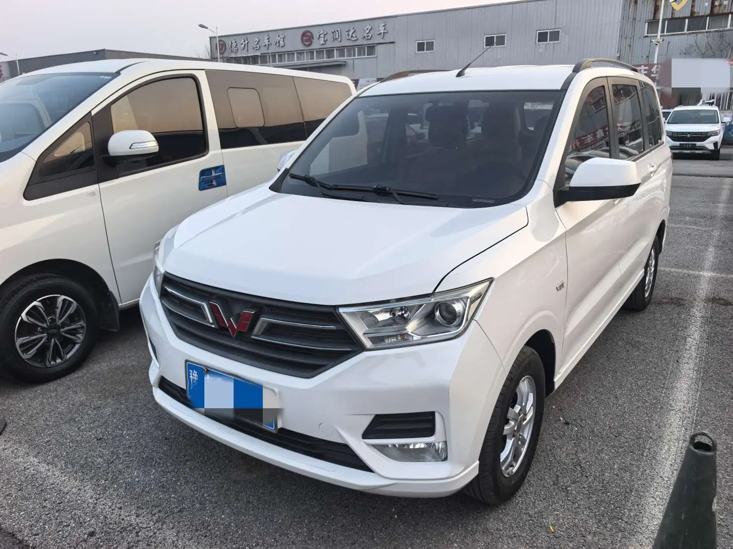 Wuling Hongguang  из Китая