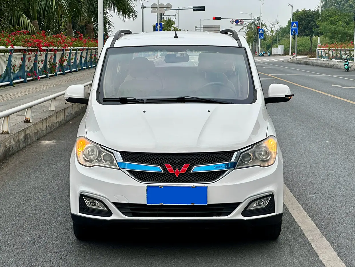 Wuling Hongguang  из Китая