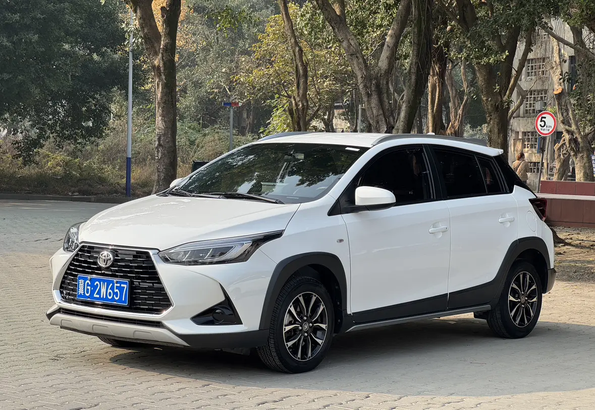 Toyota Yaris L  из Китая