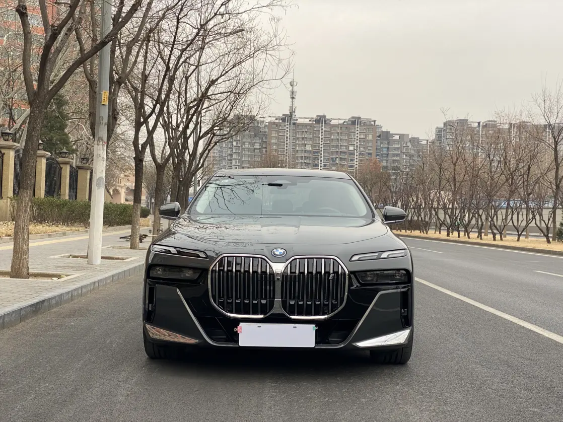 BMW i7  из Китая