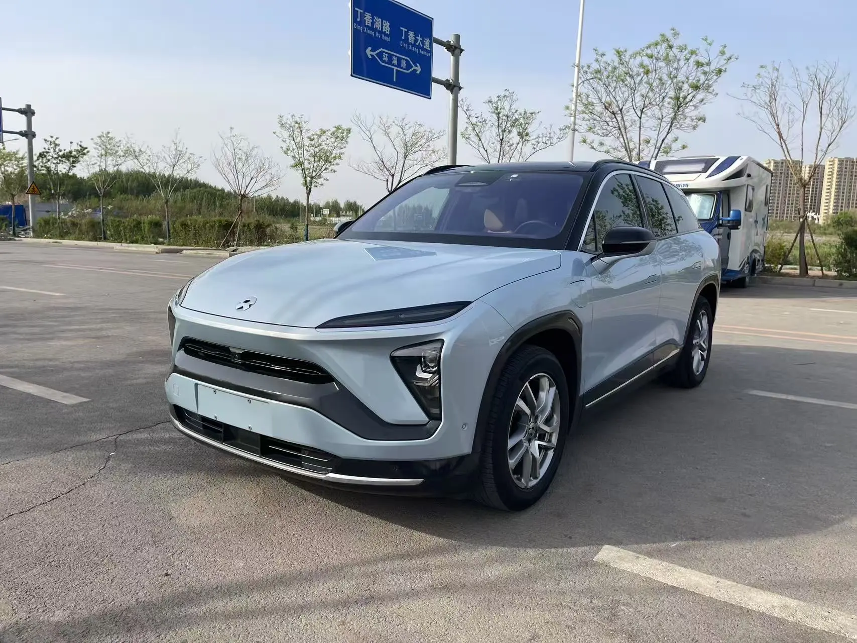 NIO ES6