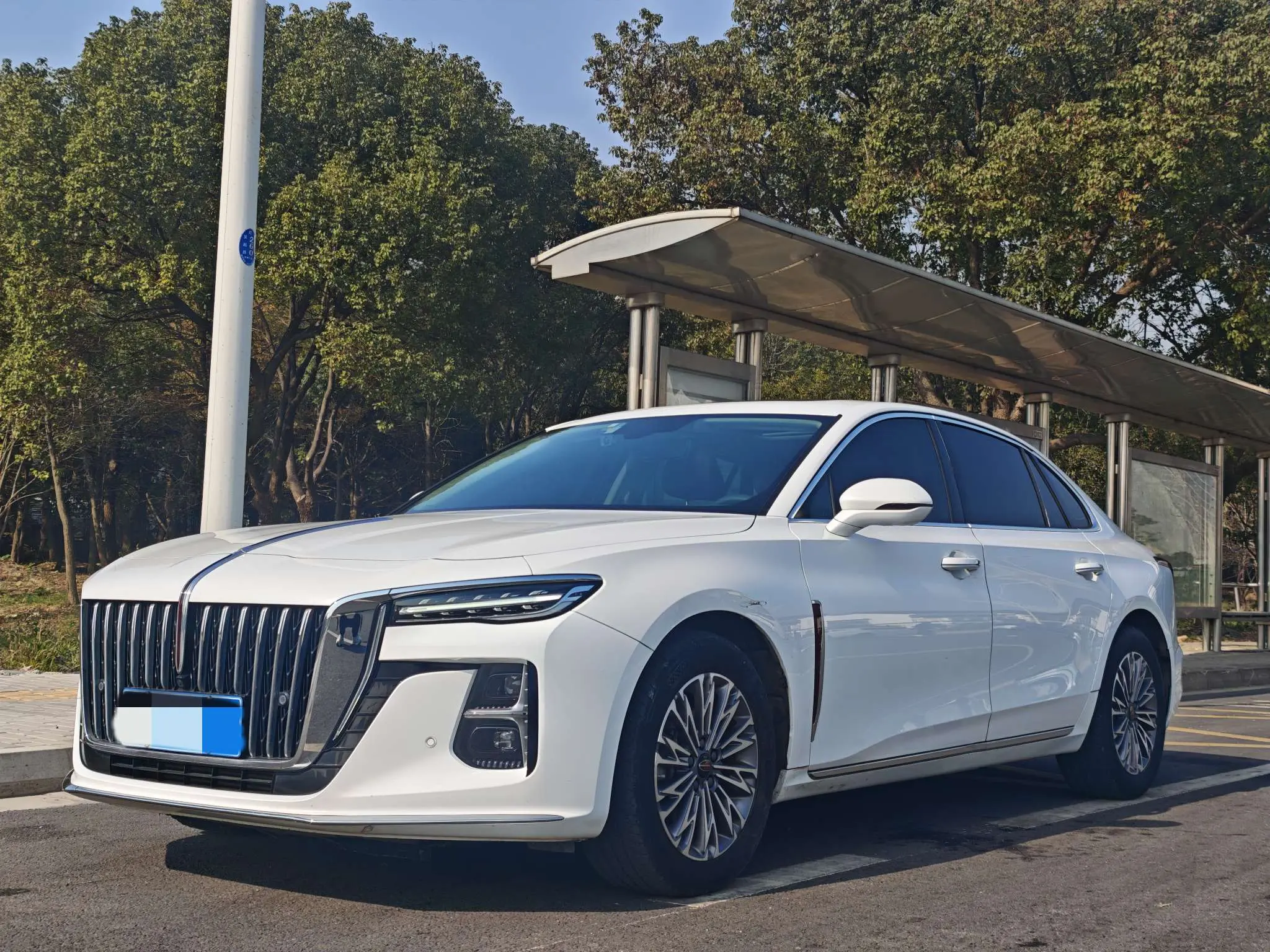 Hongqi H5  из Китая