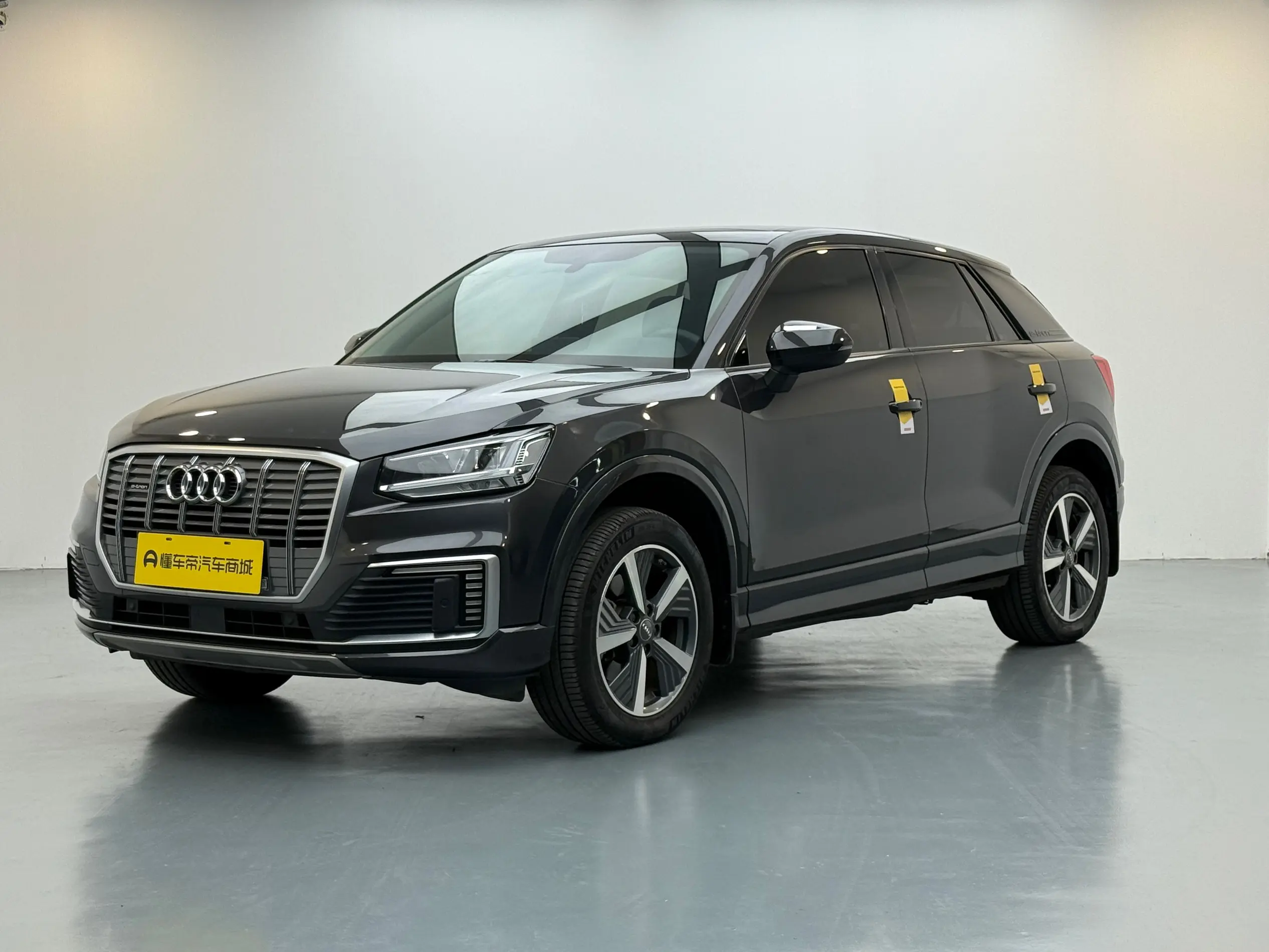 Audi Q2L e-tron  из Китая