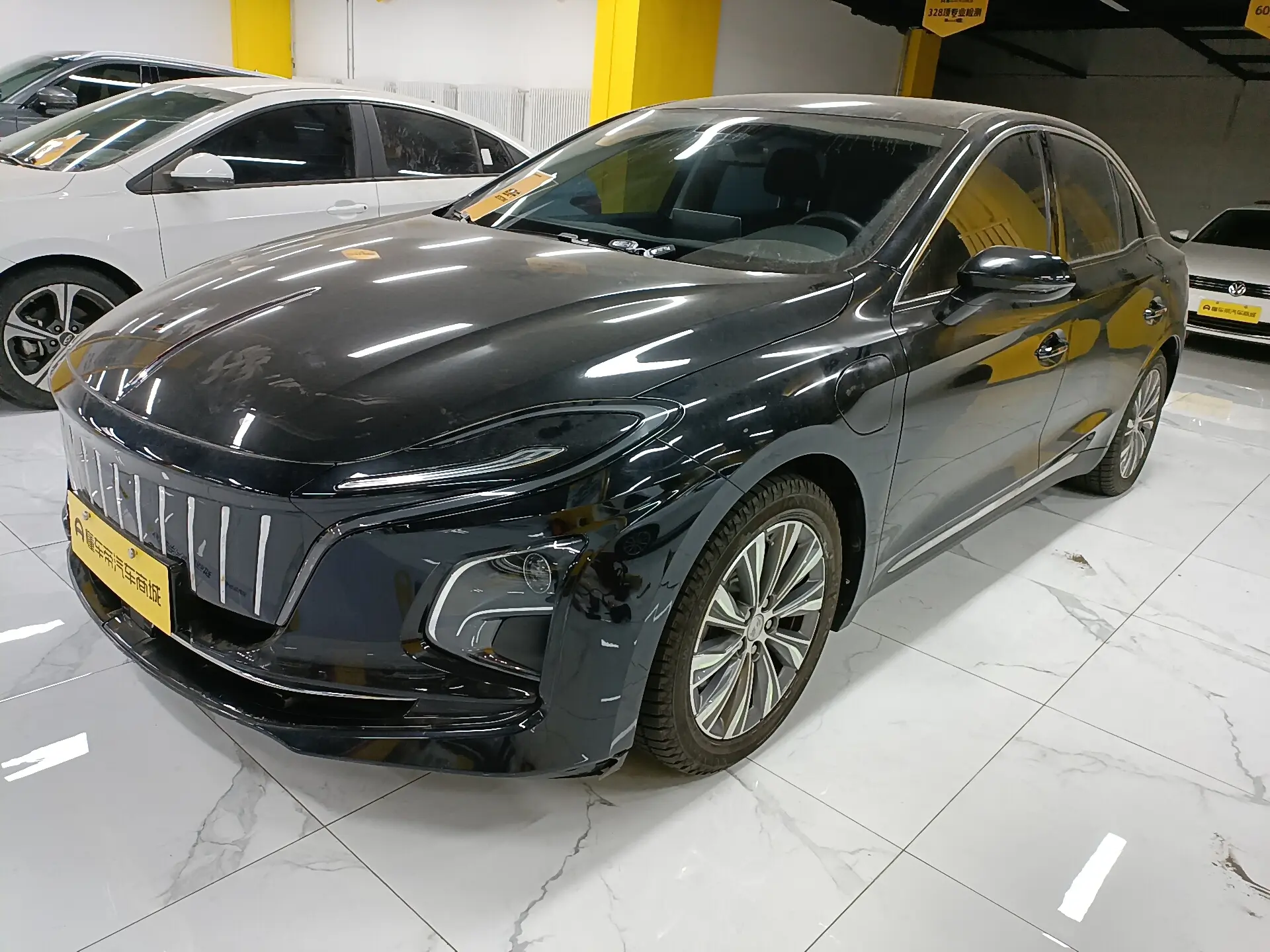 Hongqi E-QM5  из Китая