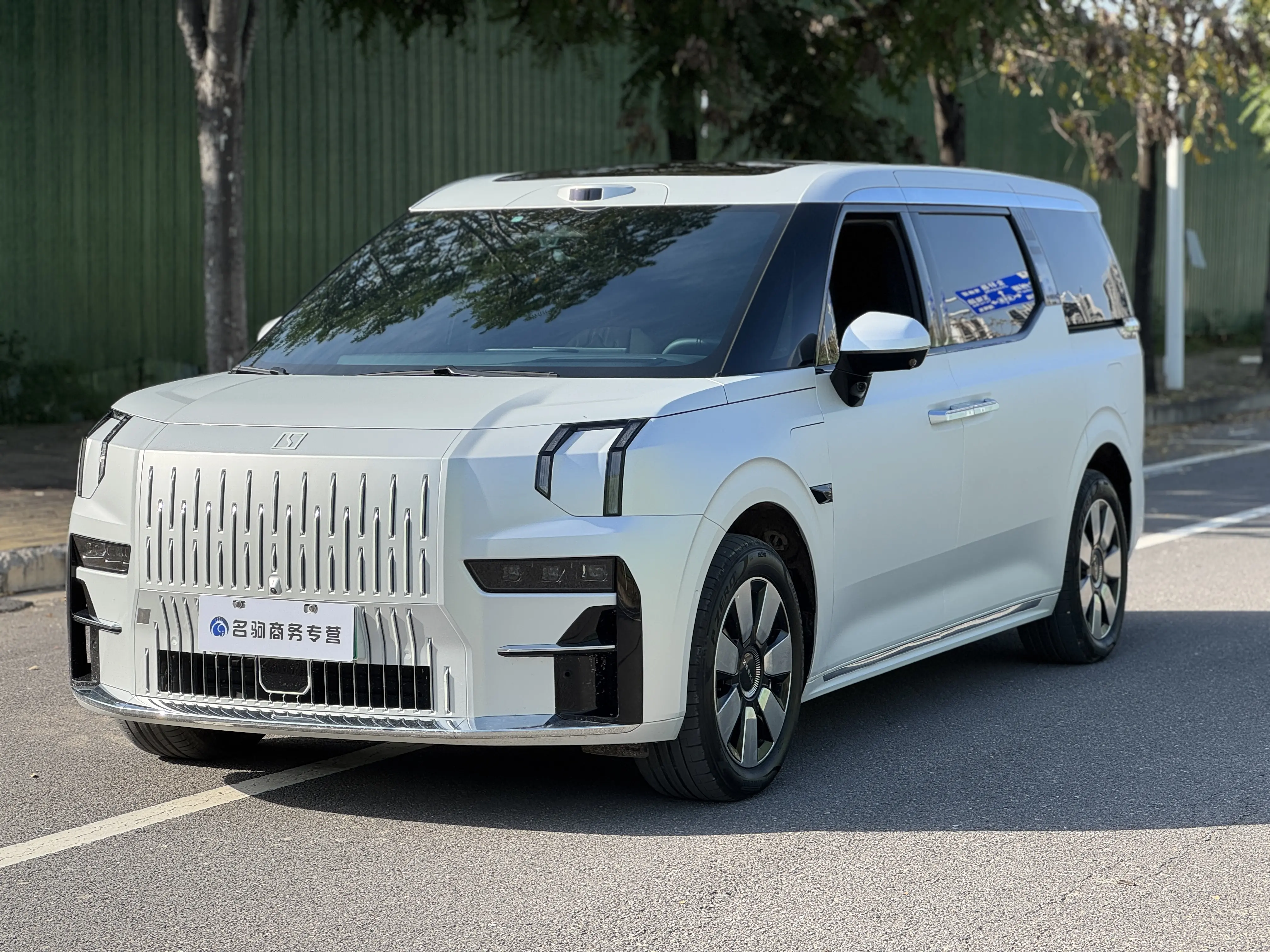 ZEEKR 009  из Китая