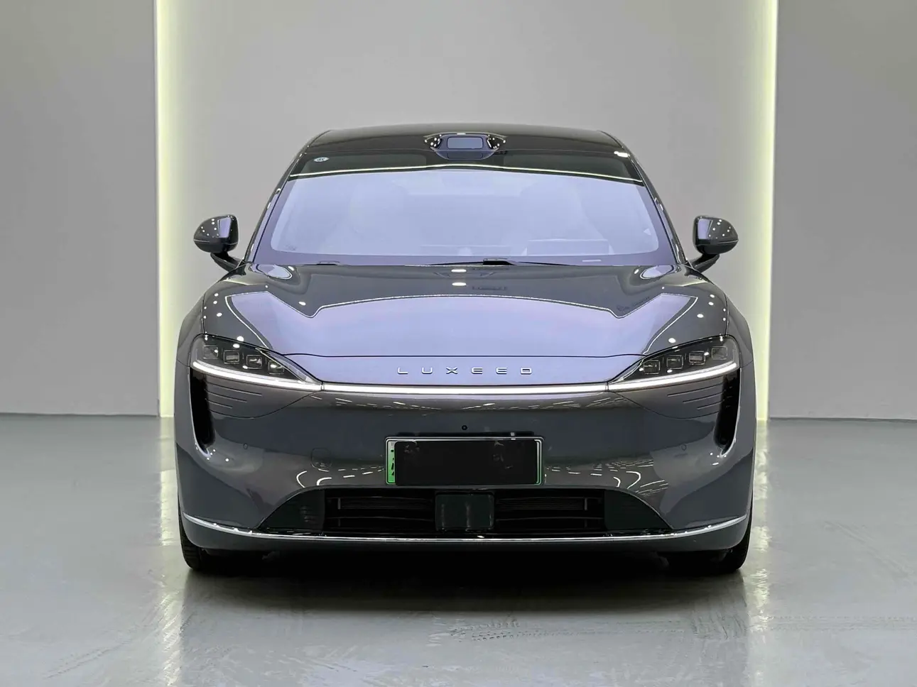 Luxeed Zhijie R7  из Китая