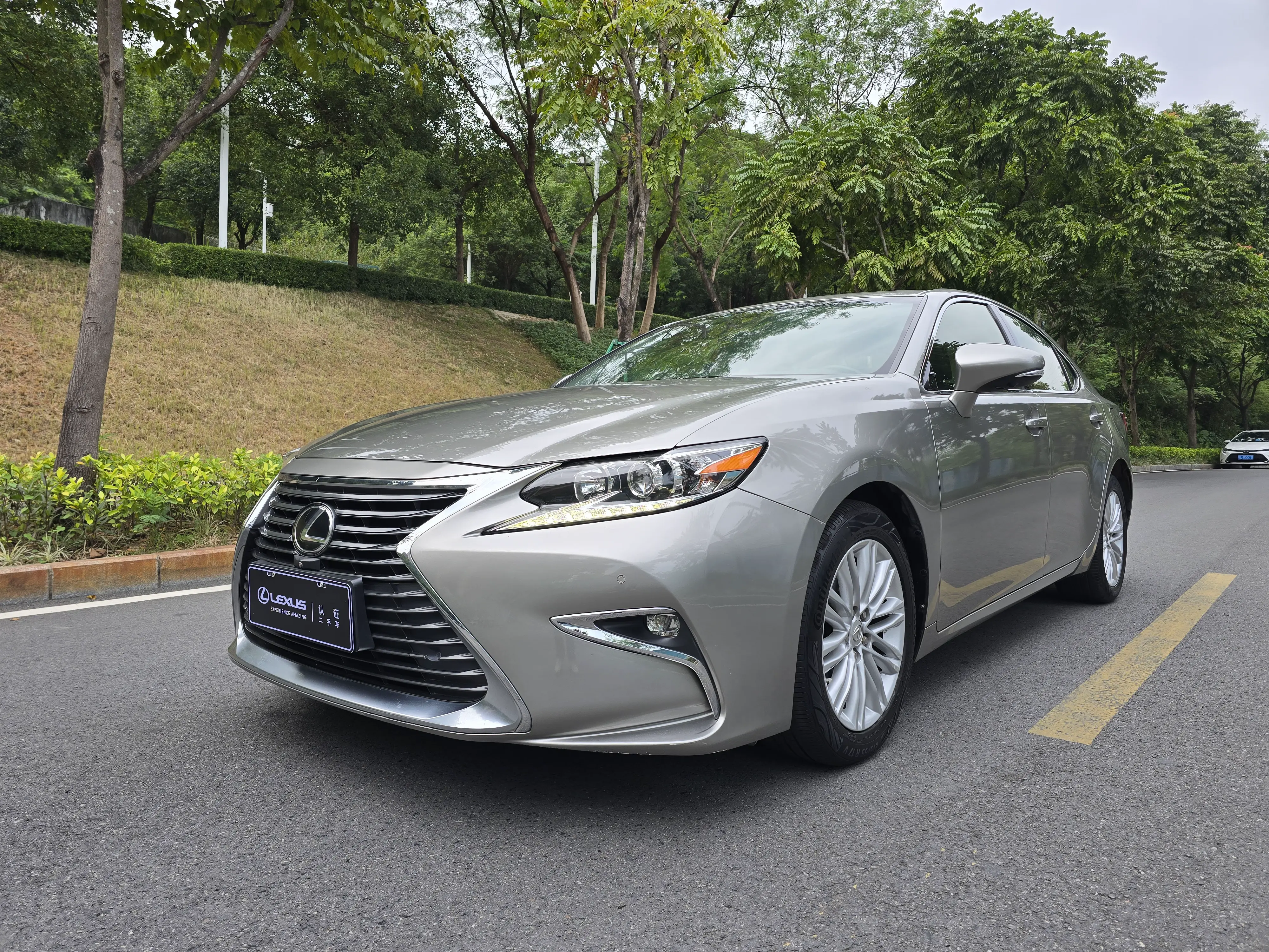 Lexus ES  из Китая