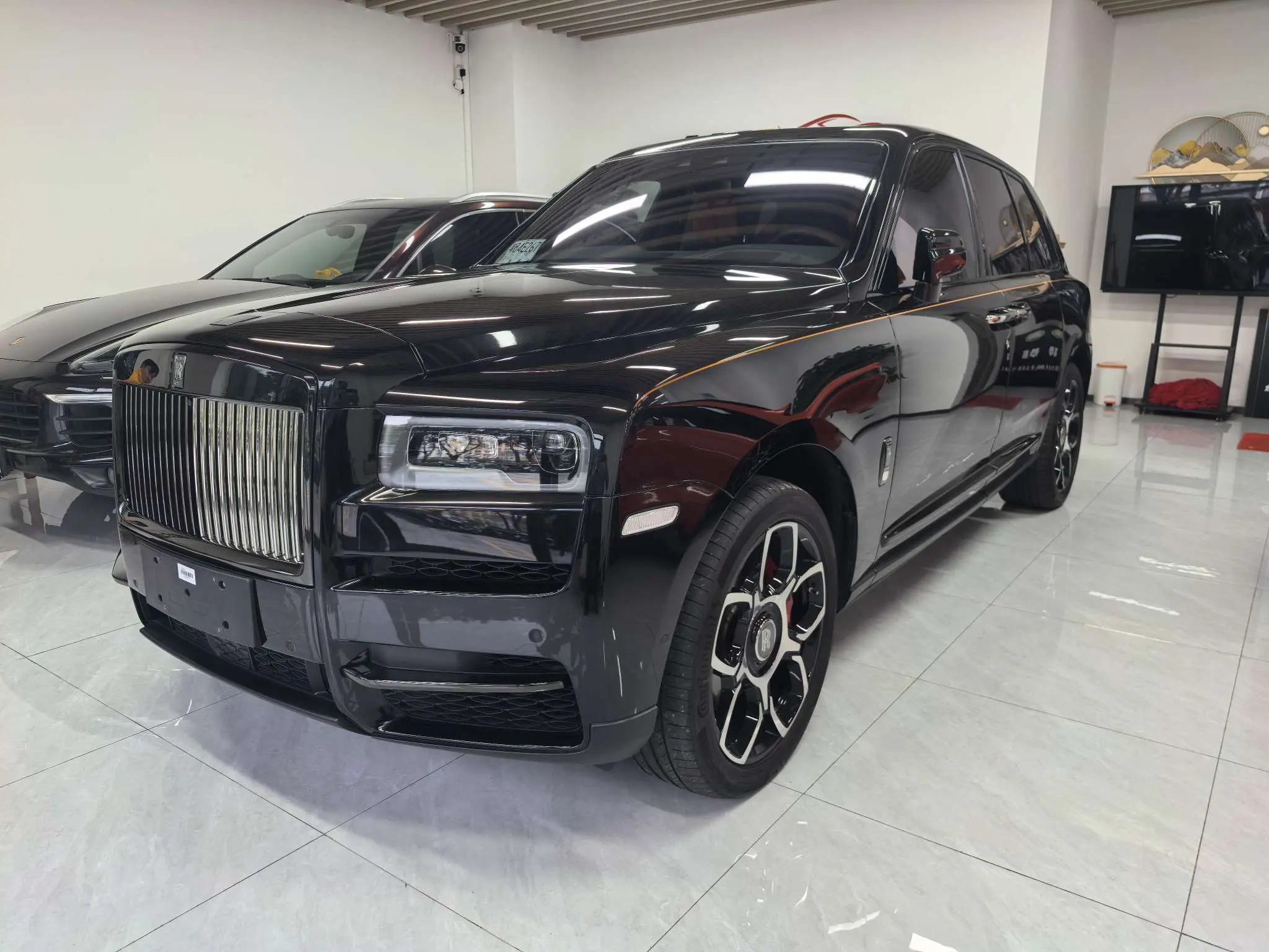 Rolls Royce Cullinan  из Китая