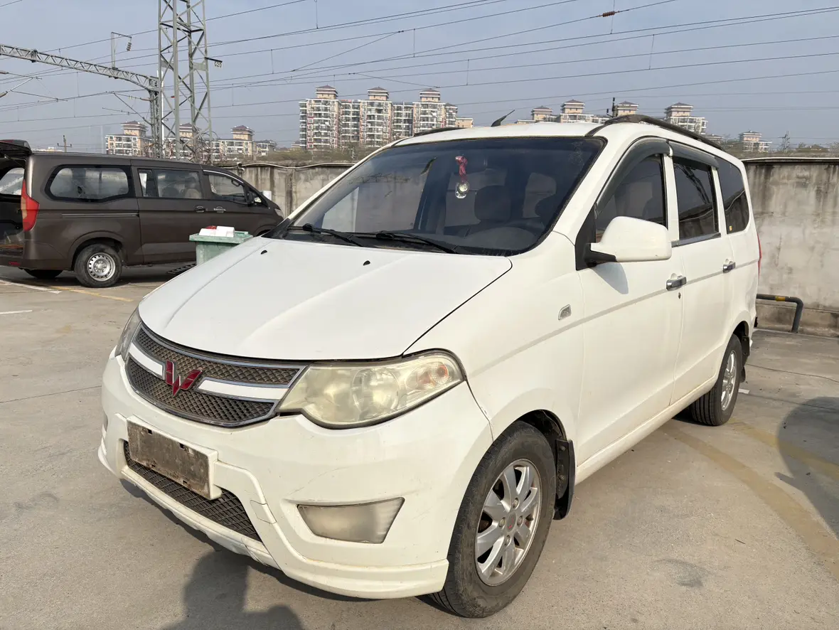 Wuling Hongguang  из Китая
