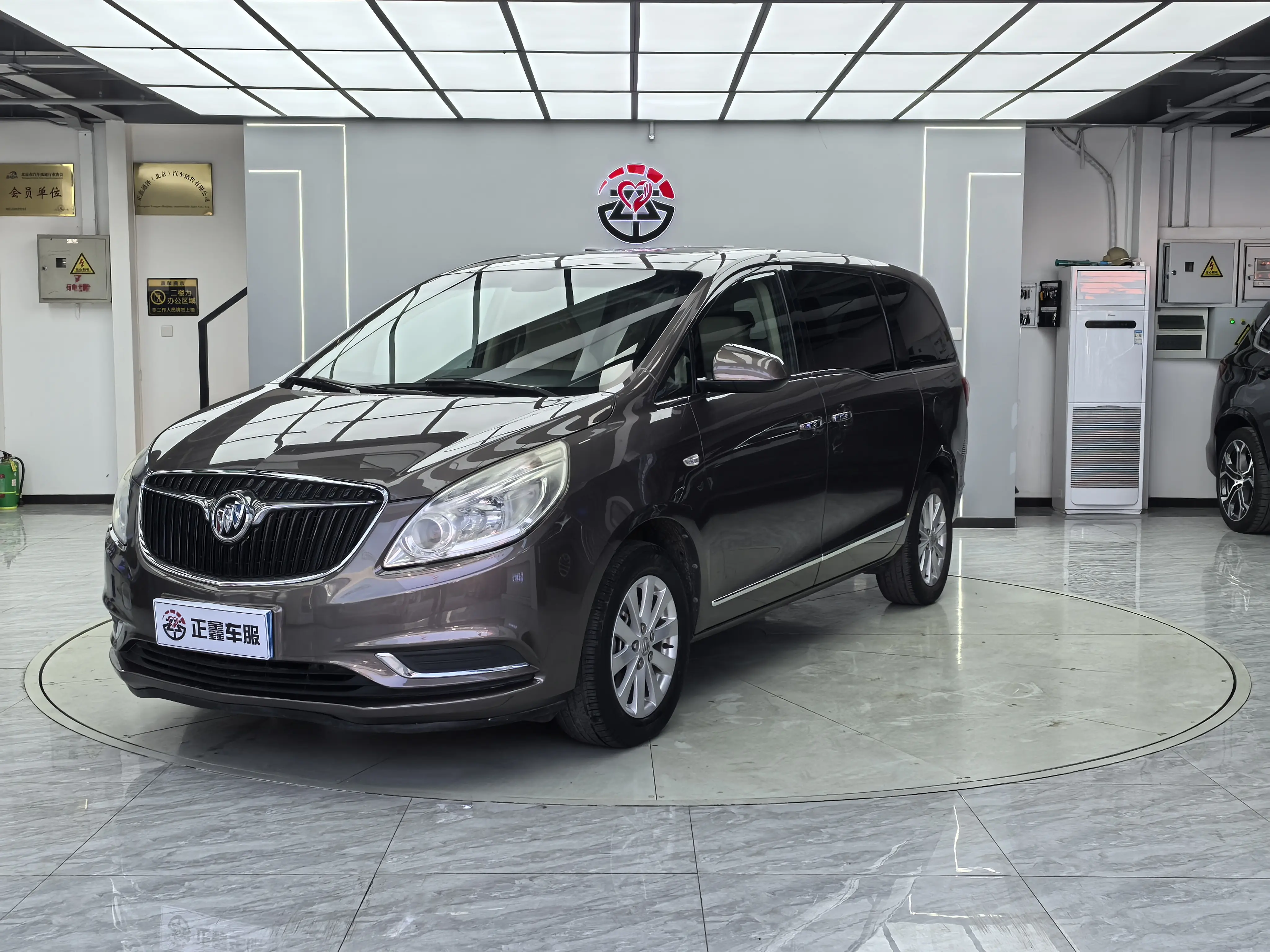 Buick GL8  из Китая