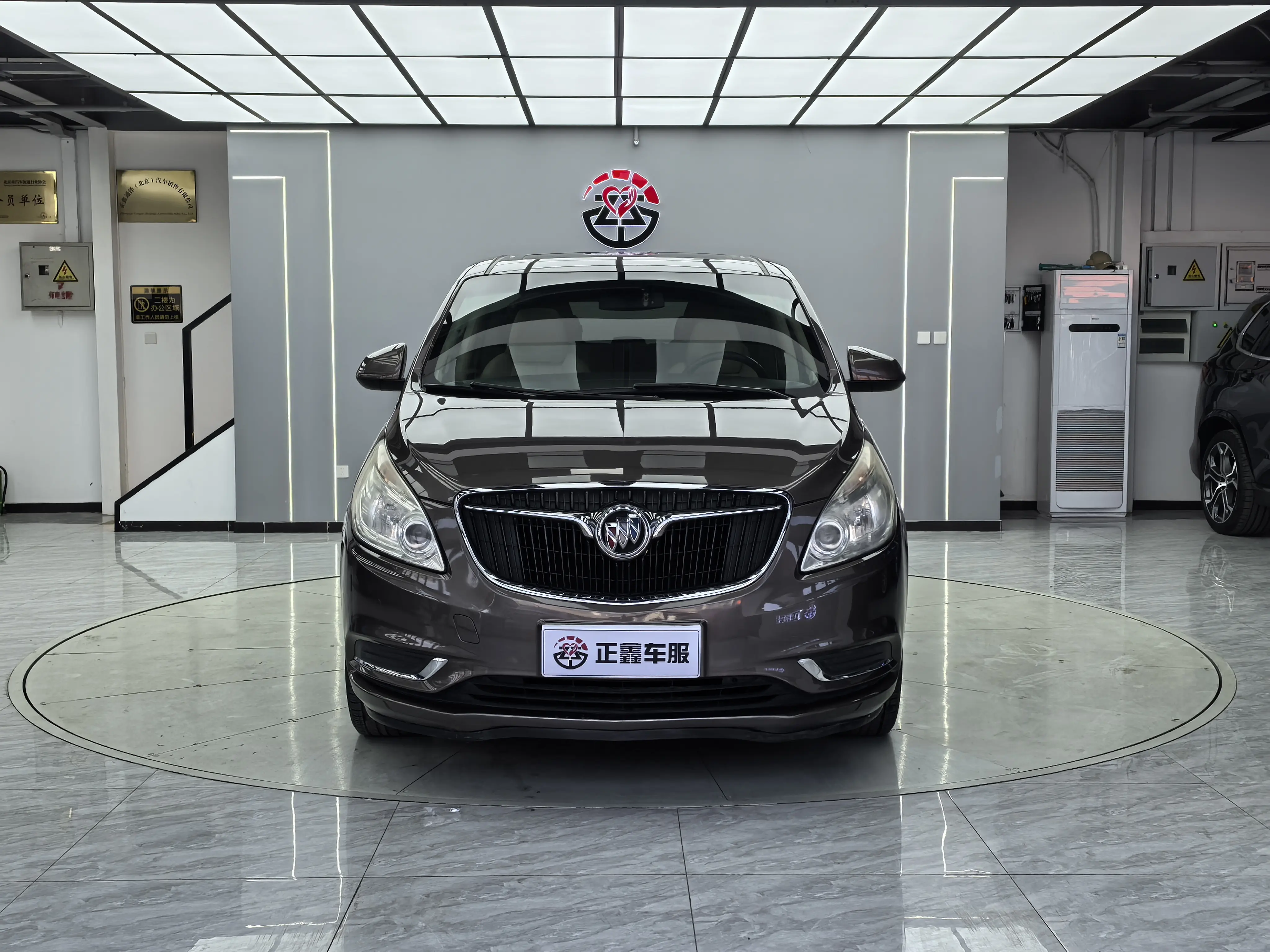 Buick GL8  из Китая