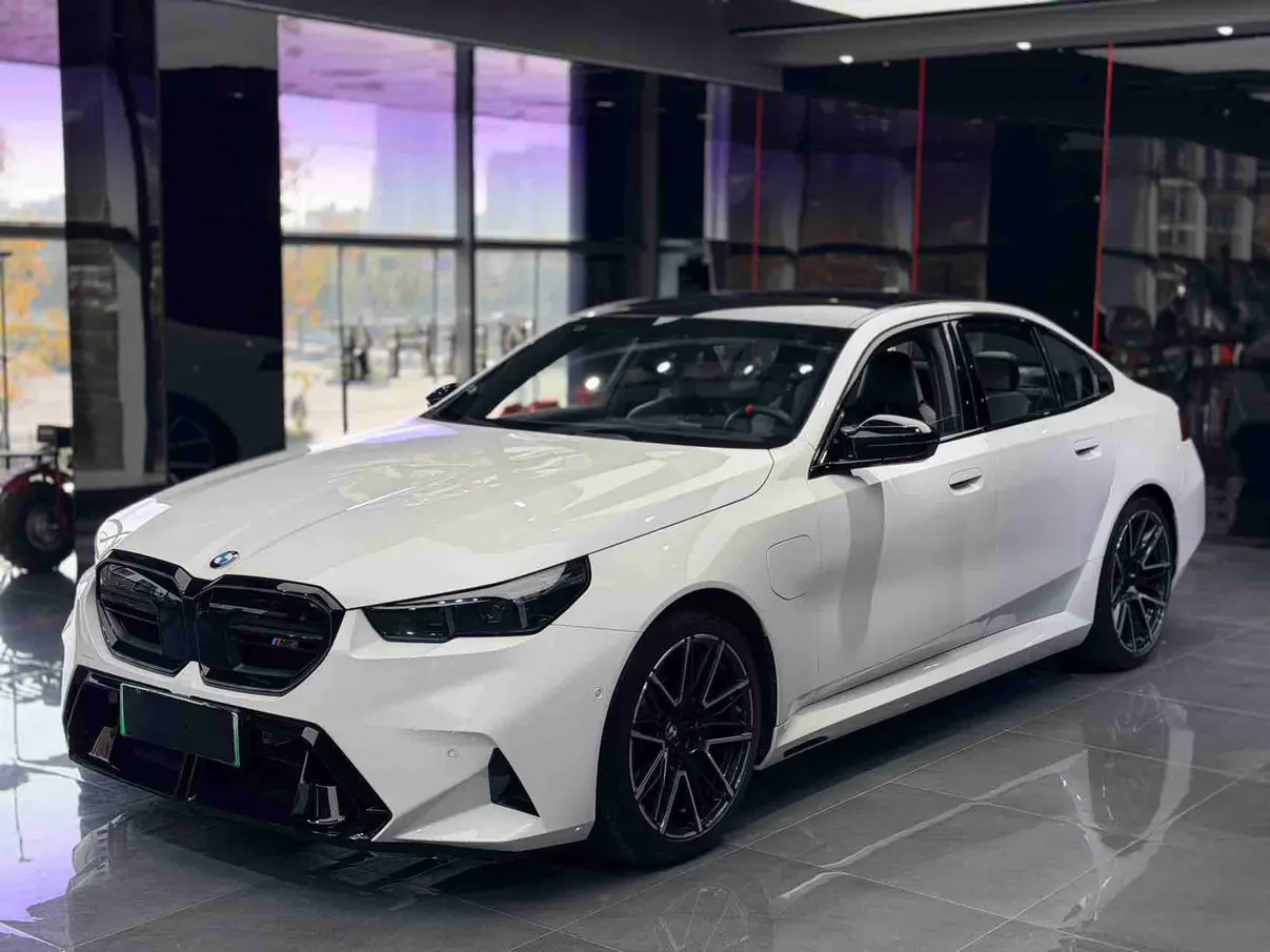 BMW M5 PHEV  из Китая