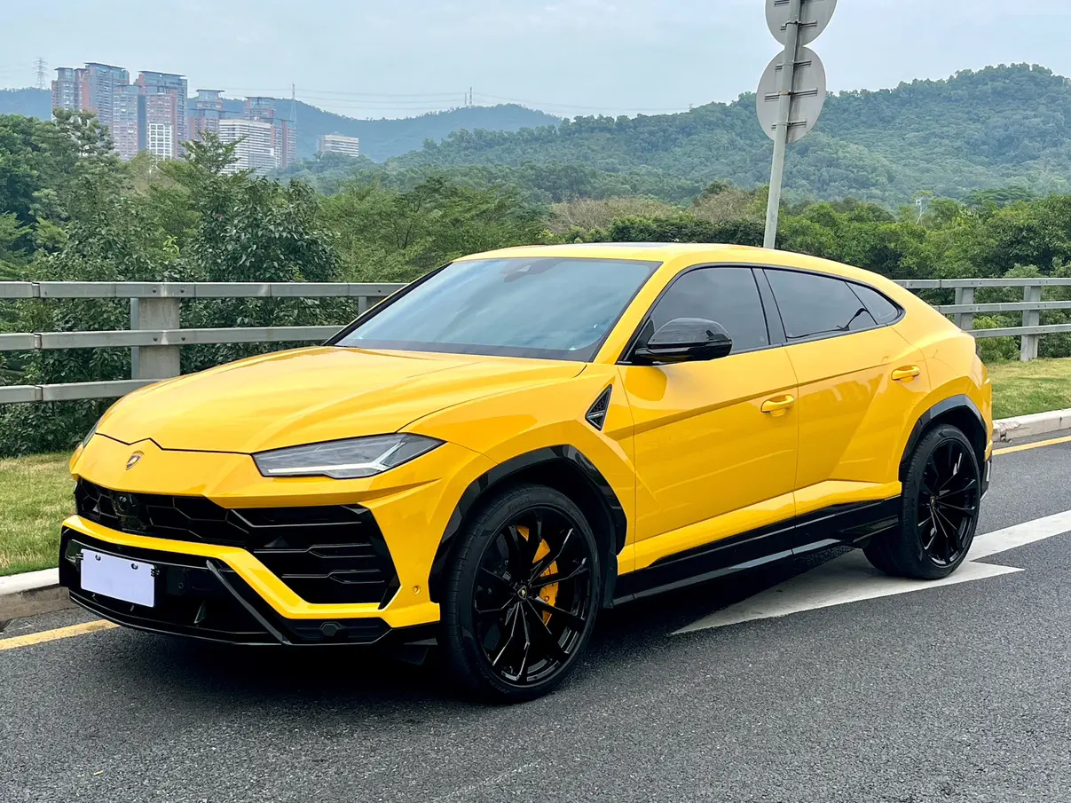 Lamborghini Urus  из Китая