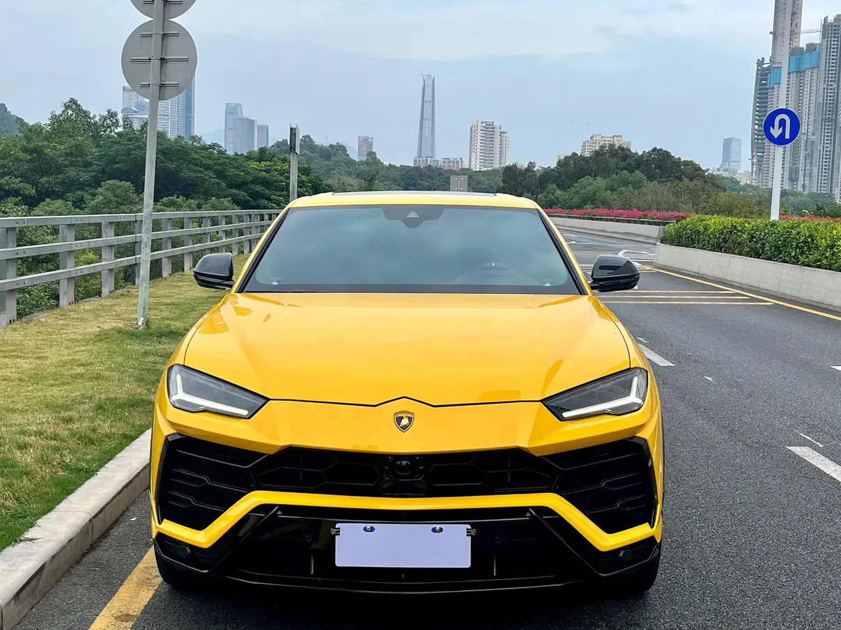 Lamborghini Urus  из Китая