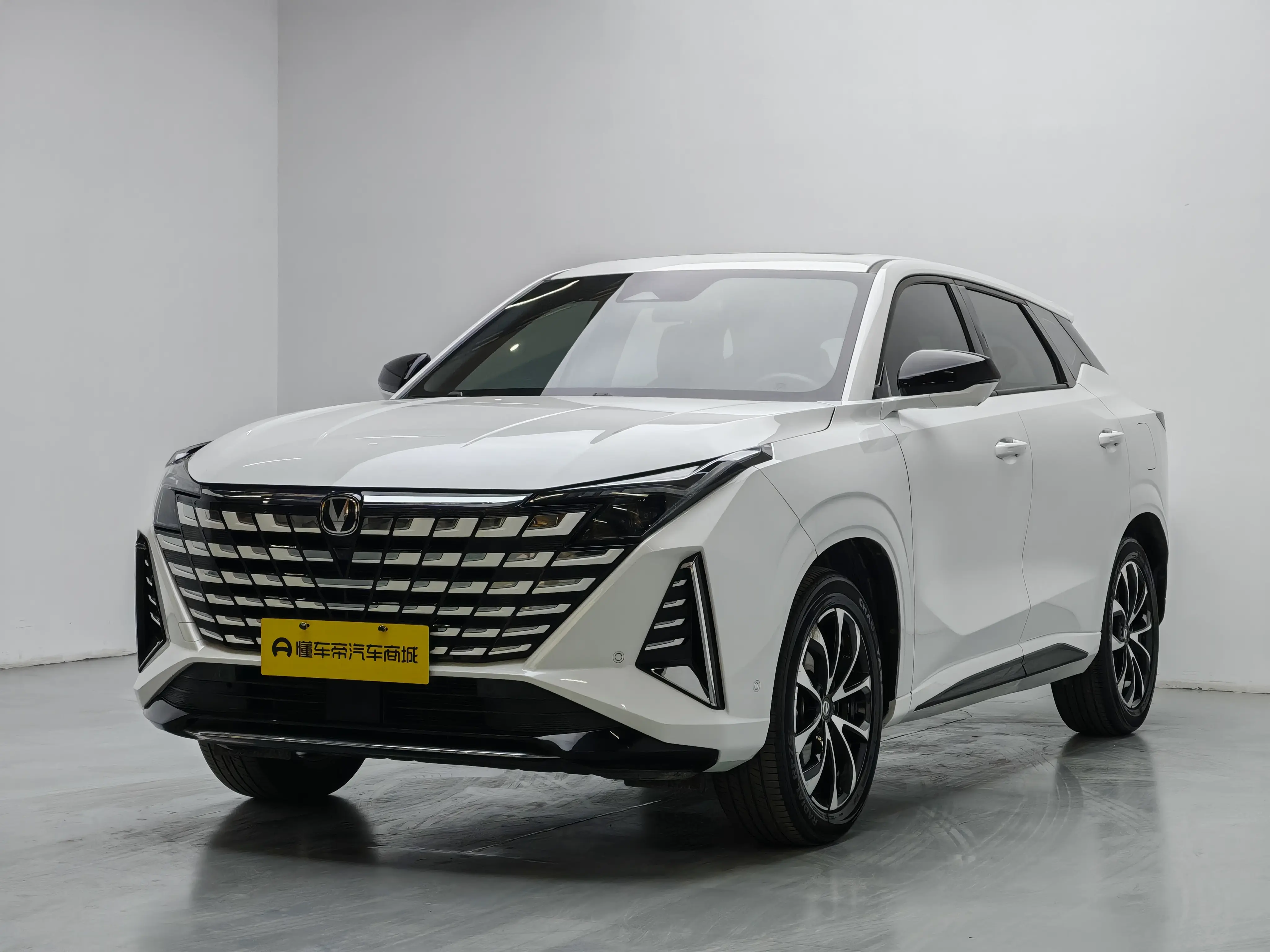 Changan UNI-Z PHEV  из Китая