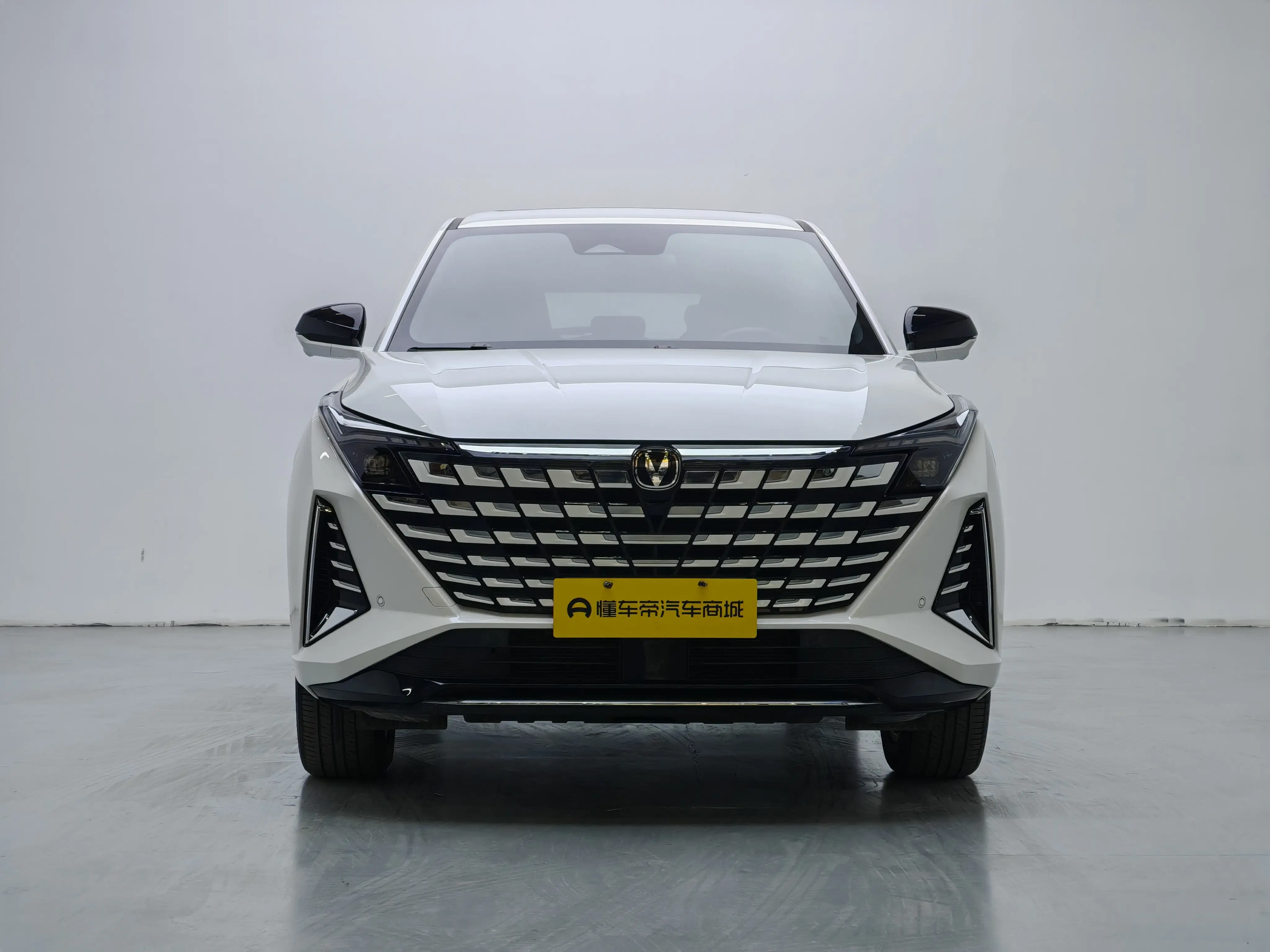 Changan UNI-Z PHEV  из Китая