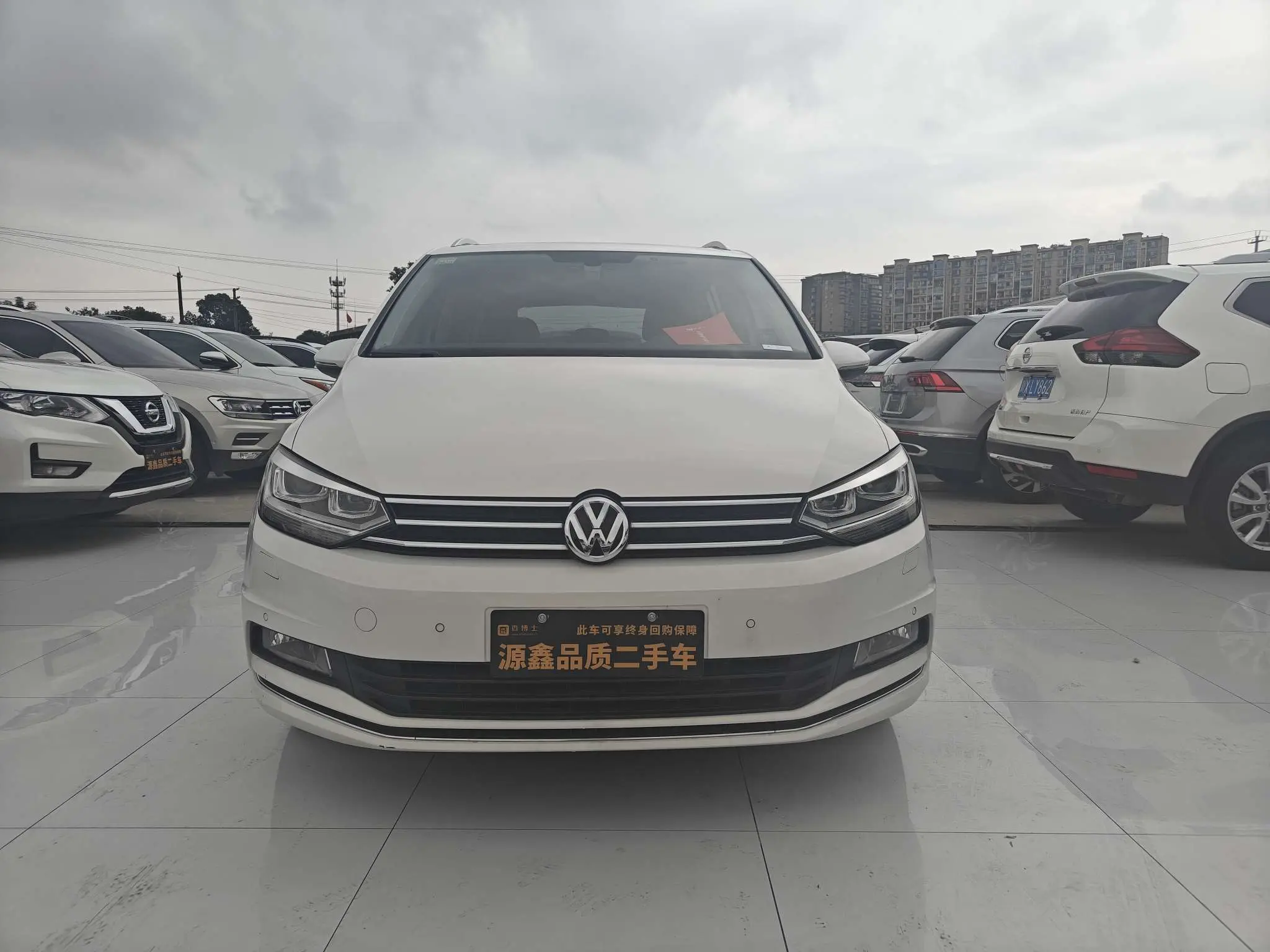 Volkswagen Touran L  из Китая
