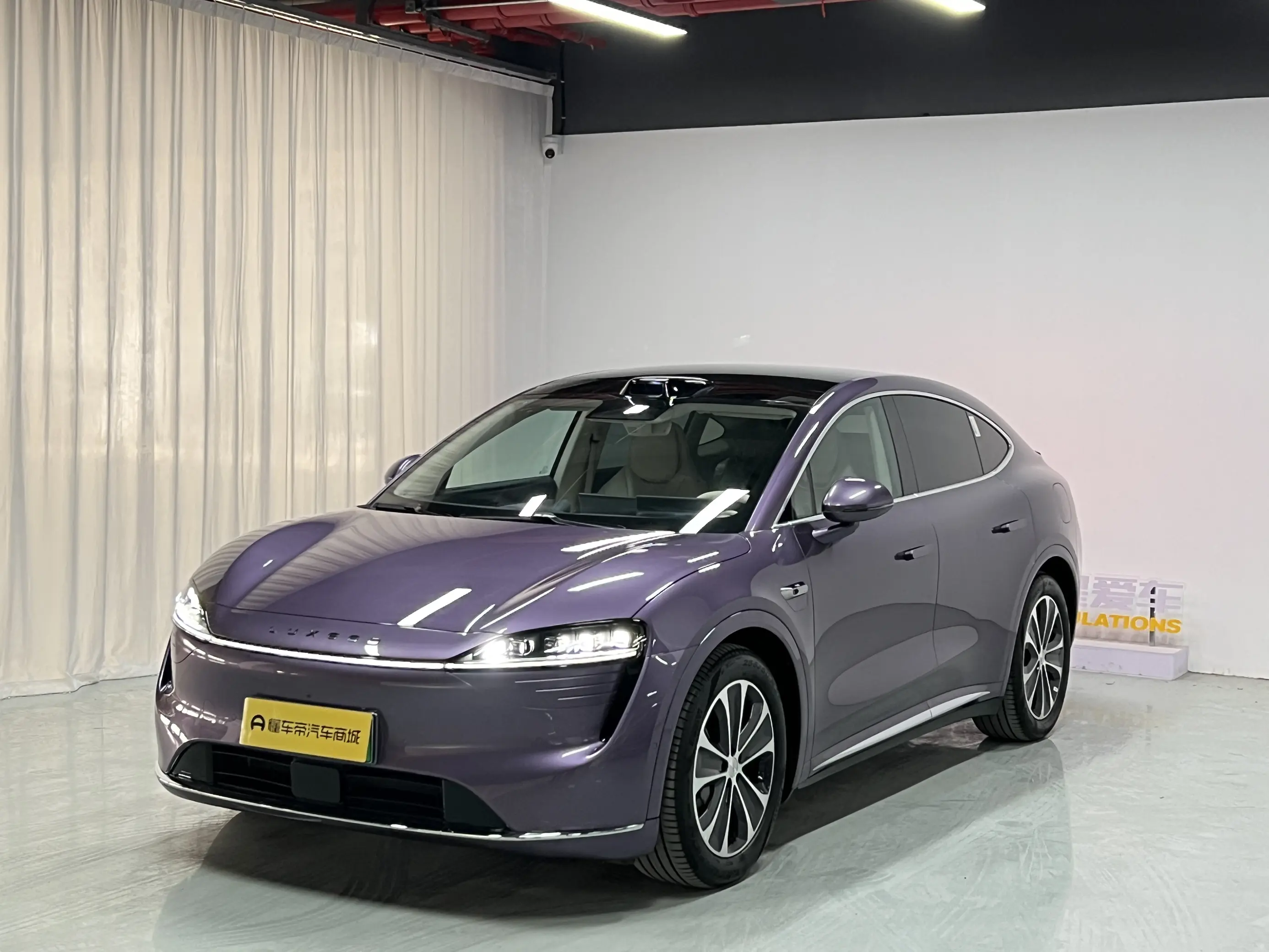 Luxeed Zhijie R7  из Китая