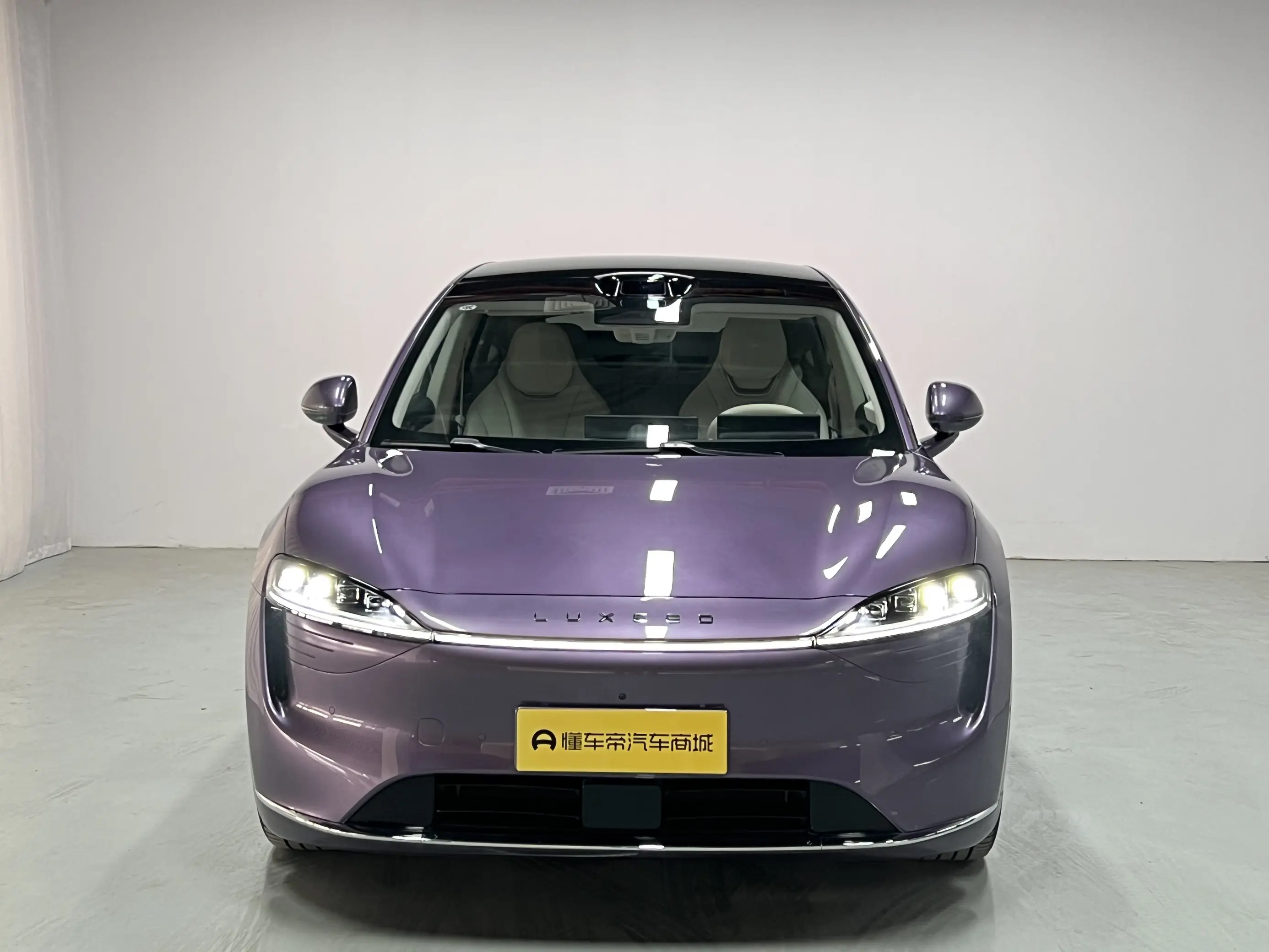 Luxeed Zhijie R7  из Китая