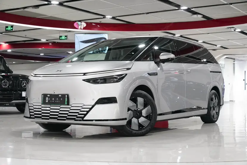 Xpeng X9  из Китая