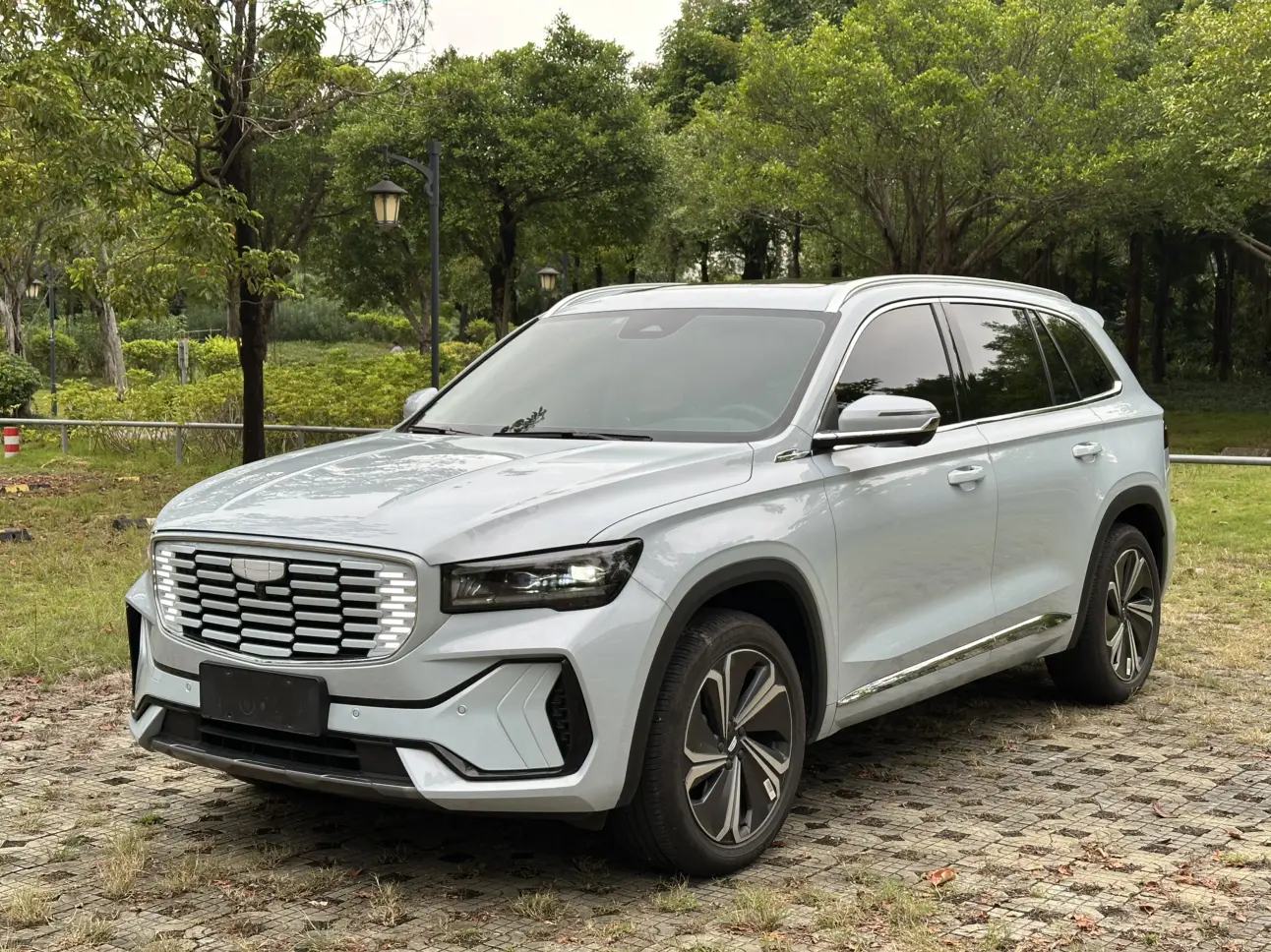 Geely Monjaro (Xingyue L)  из Китая