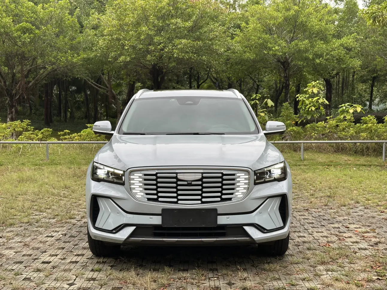 Geely Monjaro (Xingyue L)  из Китая