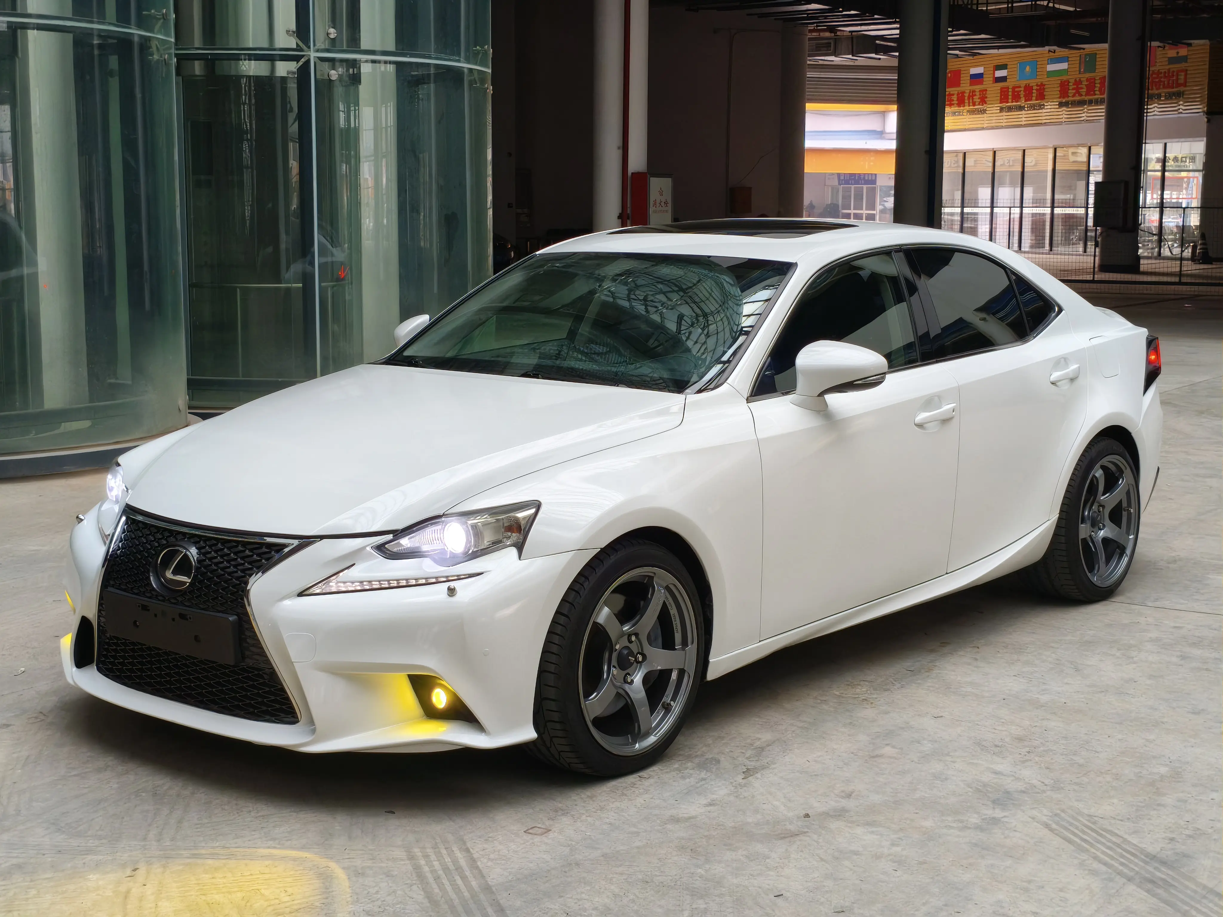 Lexus IS  из Китая